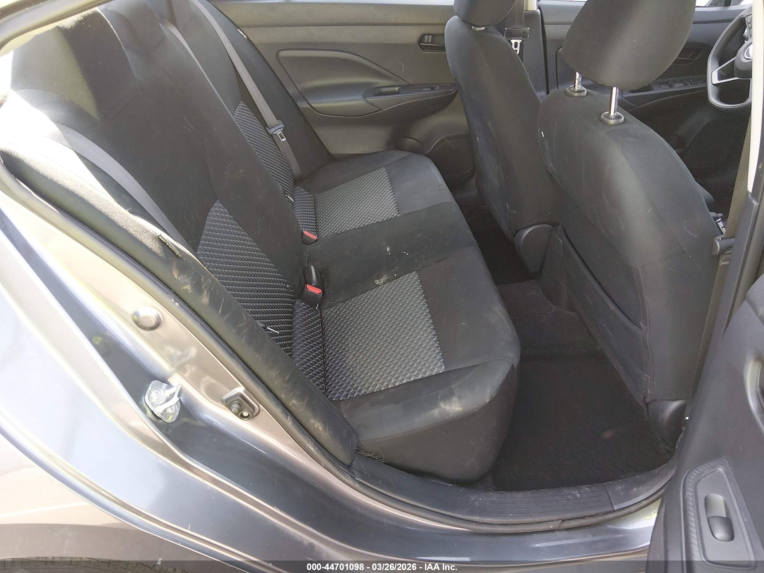NISSAN VERSA image 8