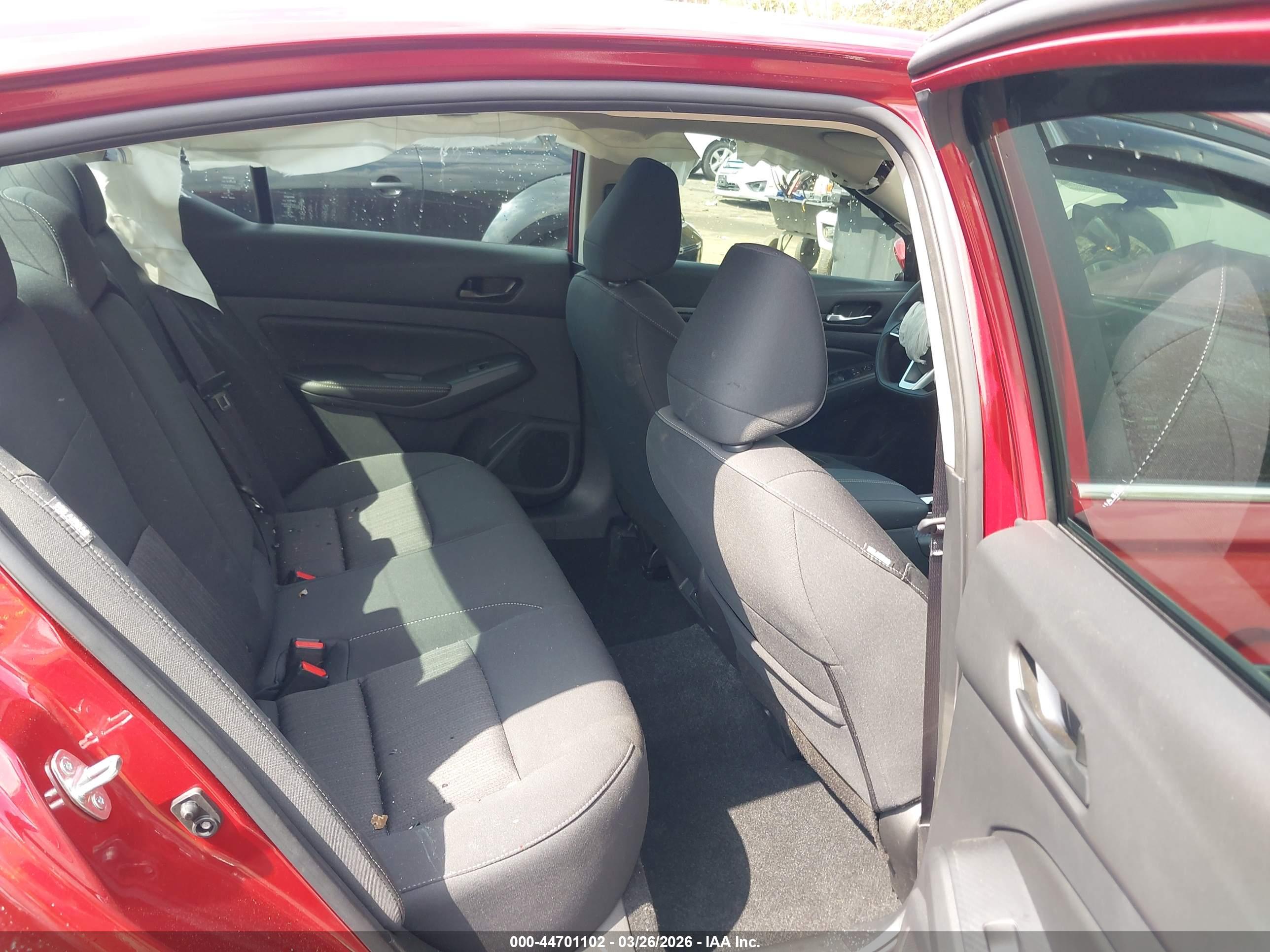 NISSAN ALTIMA image 8