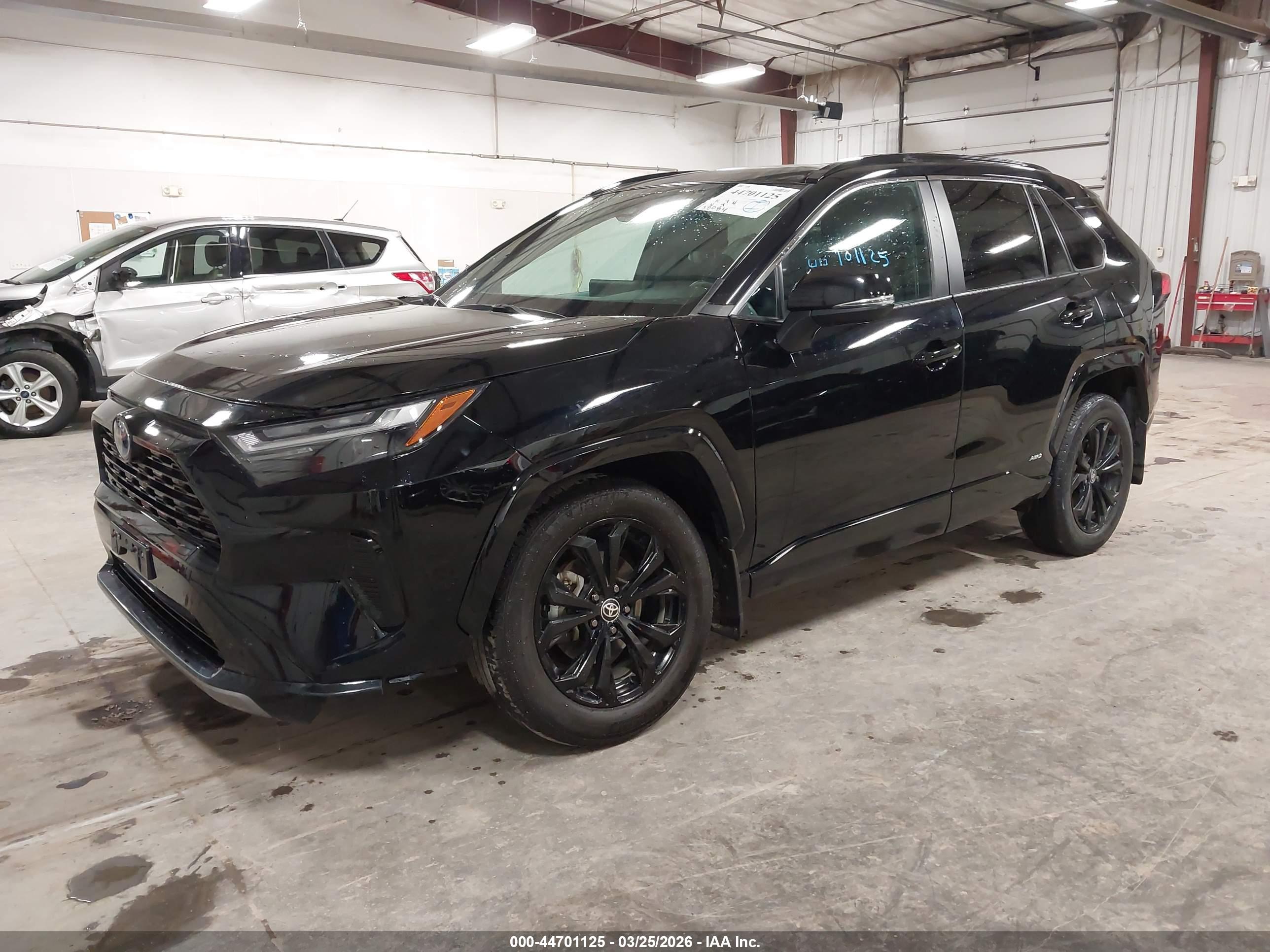 TOYOTA RAV4 image 2