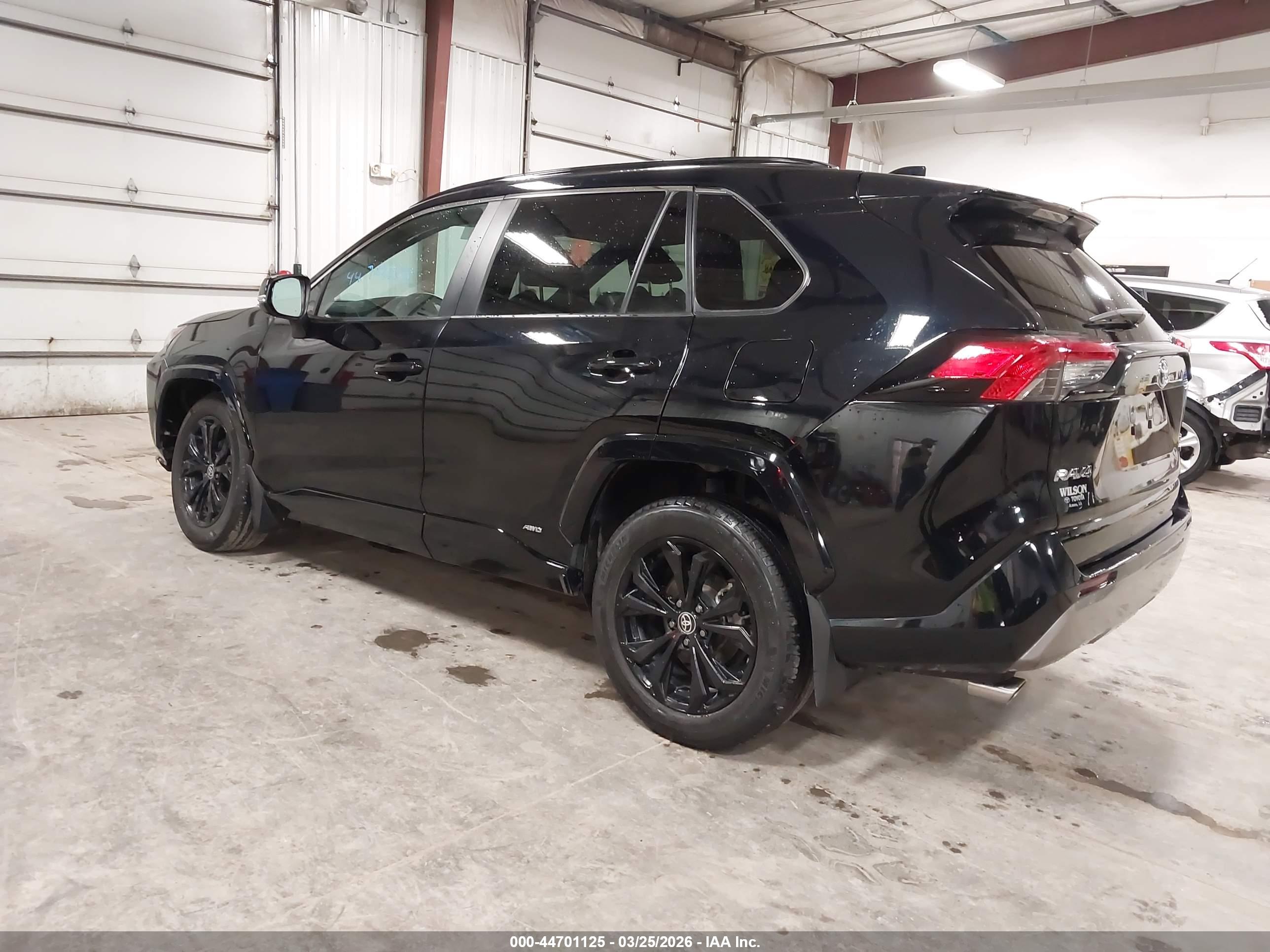 TOYOTA RAV4 image 3