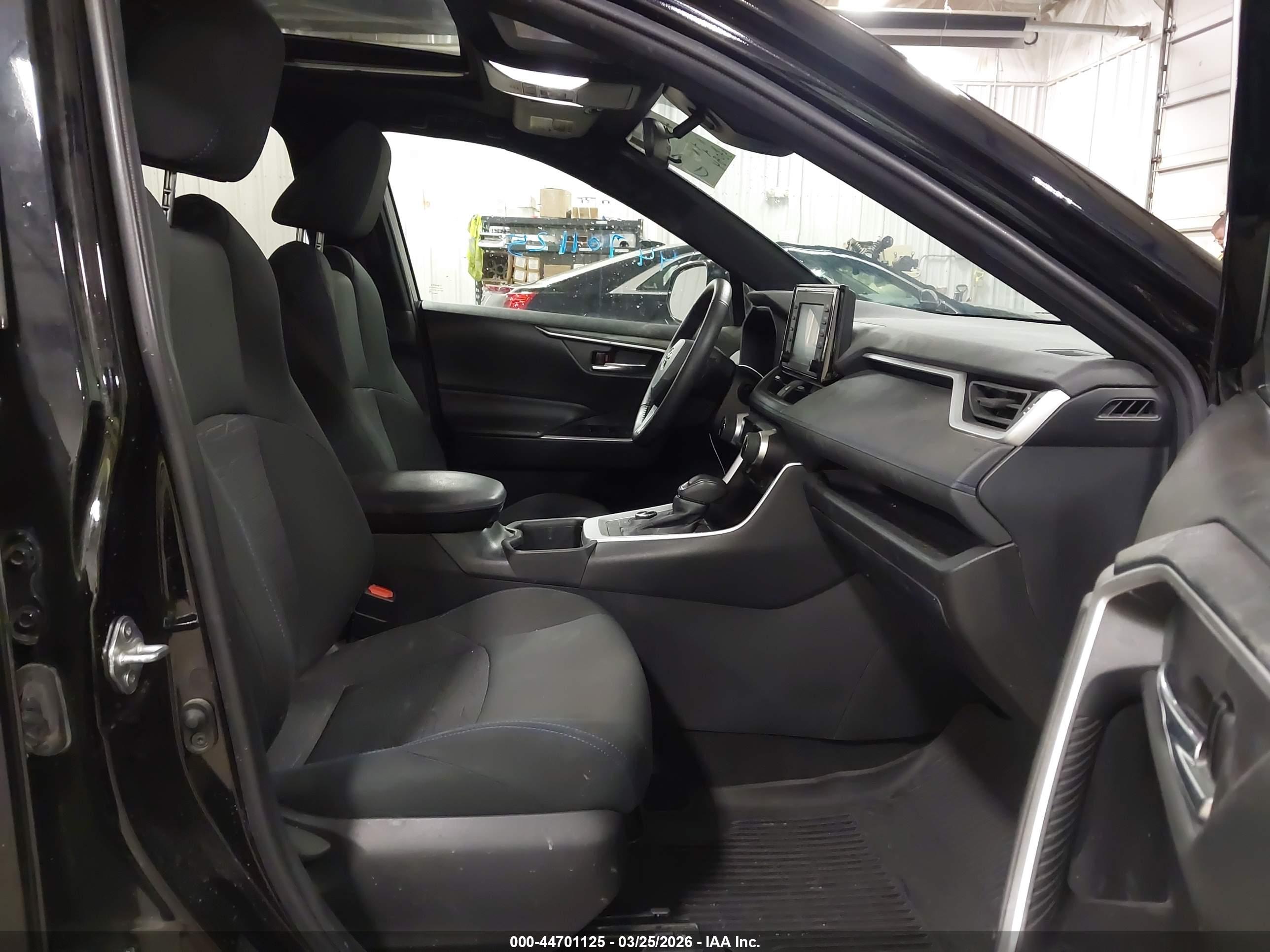 TOYOTA RAV4 image 5
