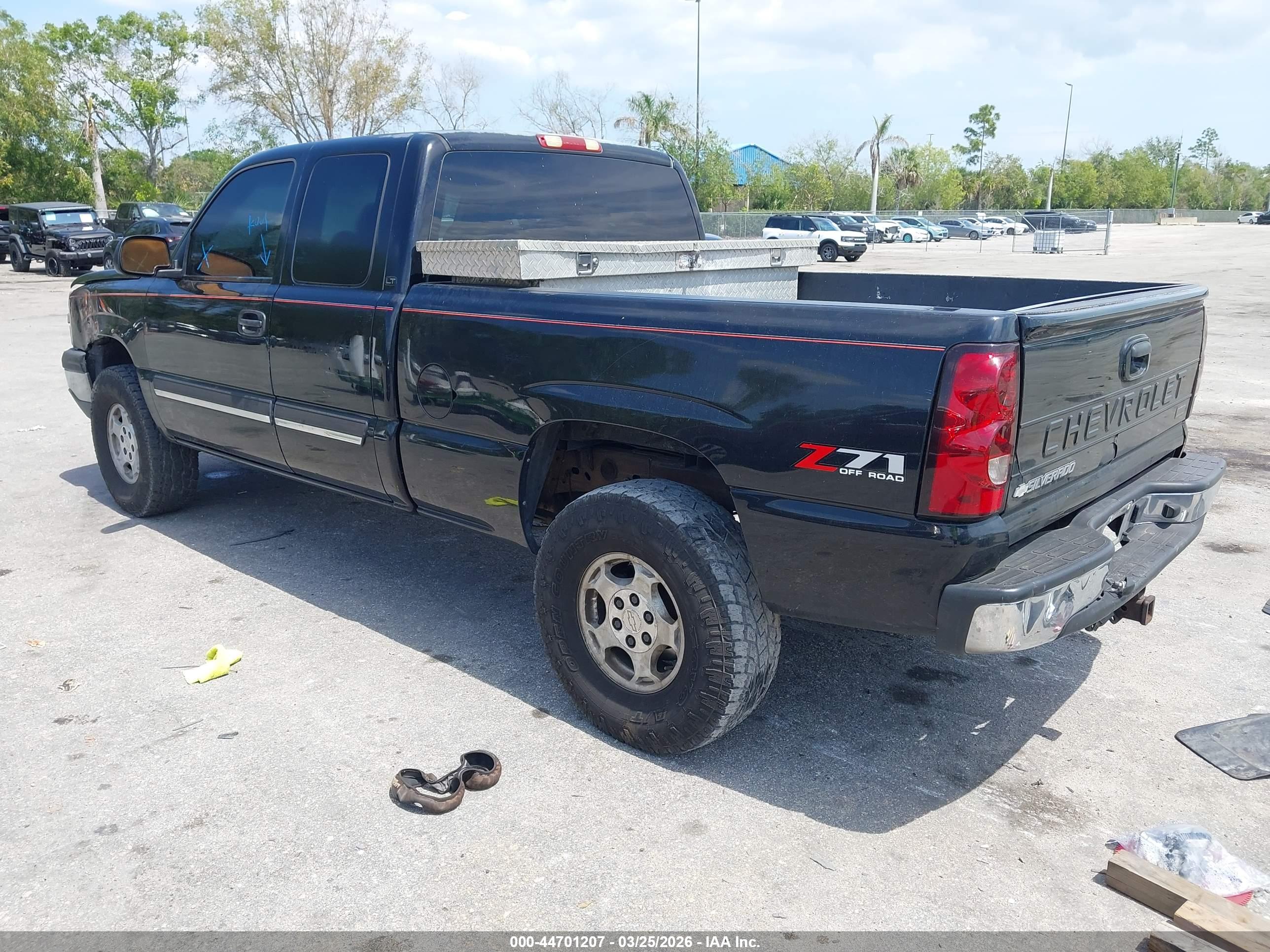 CHEVROLET SILVERADO image 3