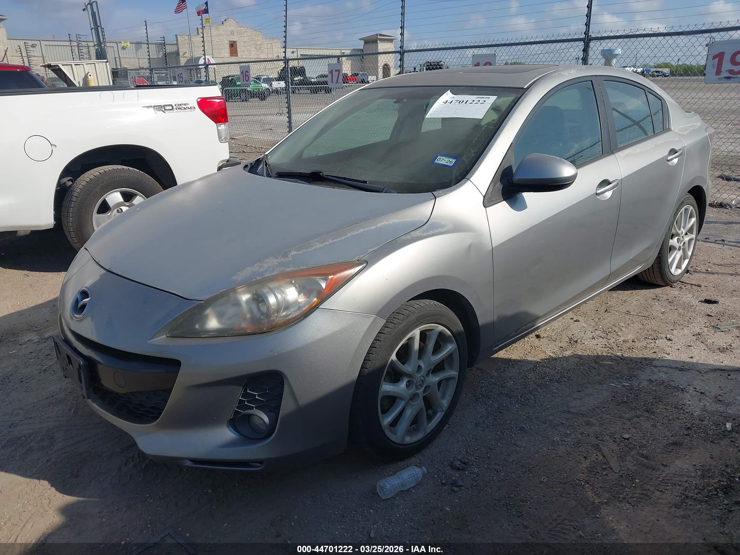 MAZDA MAZDA3 image 2