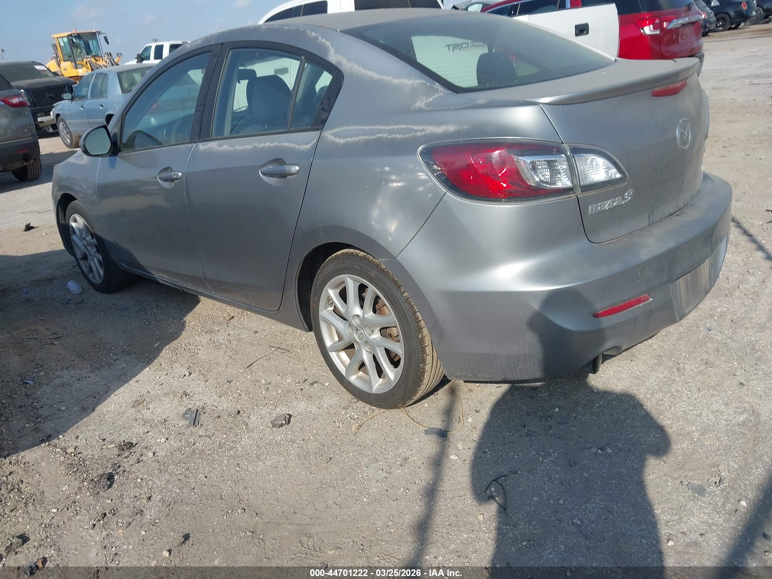 MAZDA MAZDA3 image 3
