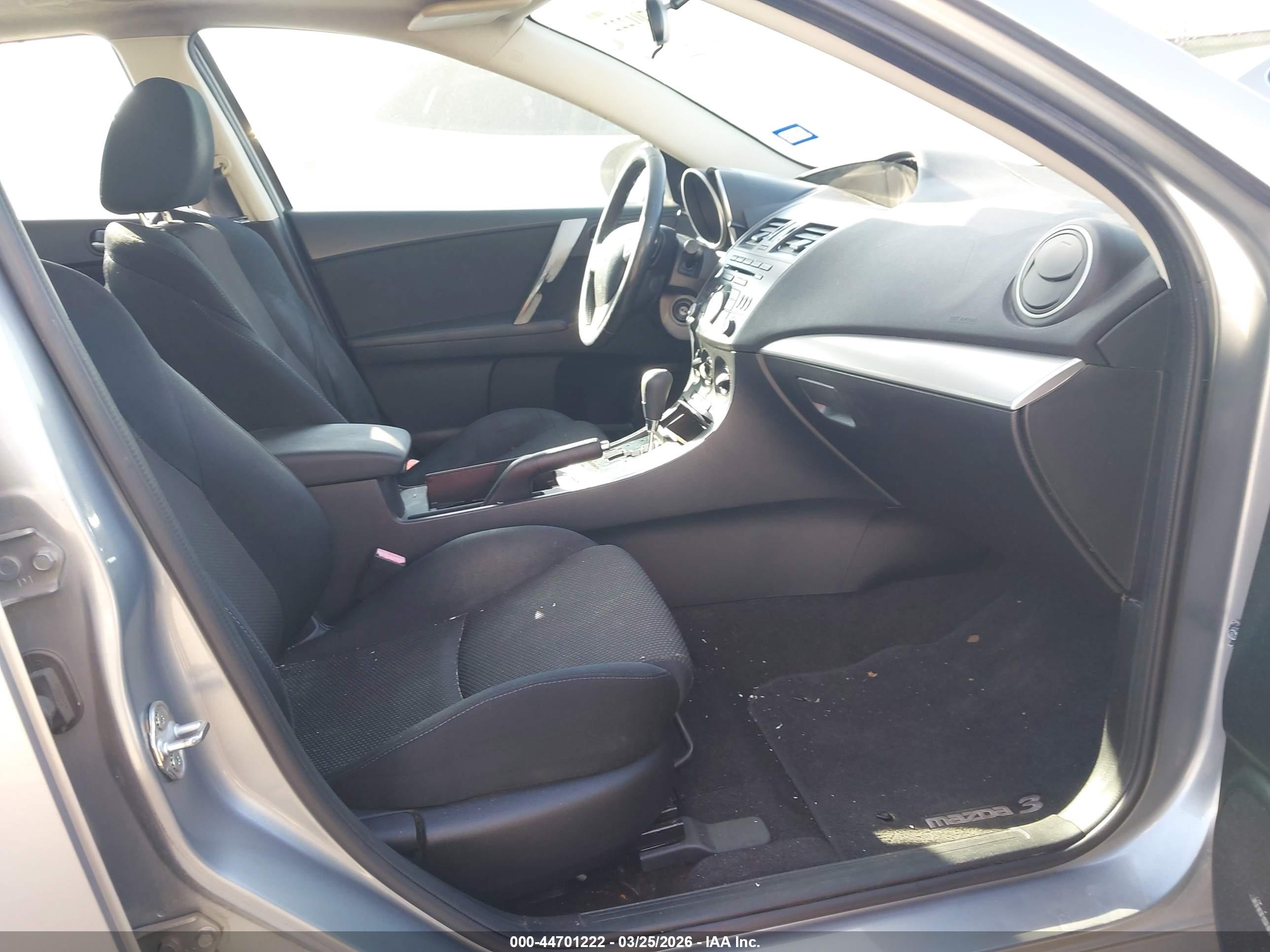 MAZDA MAZDA3 image 5