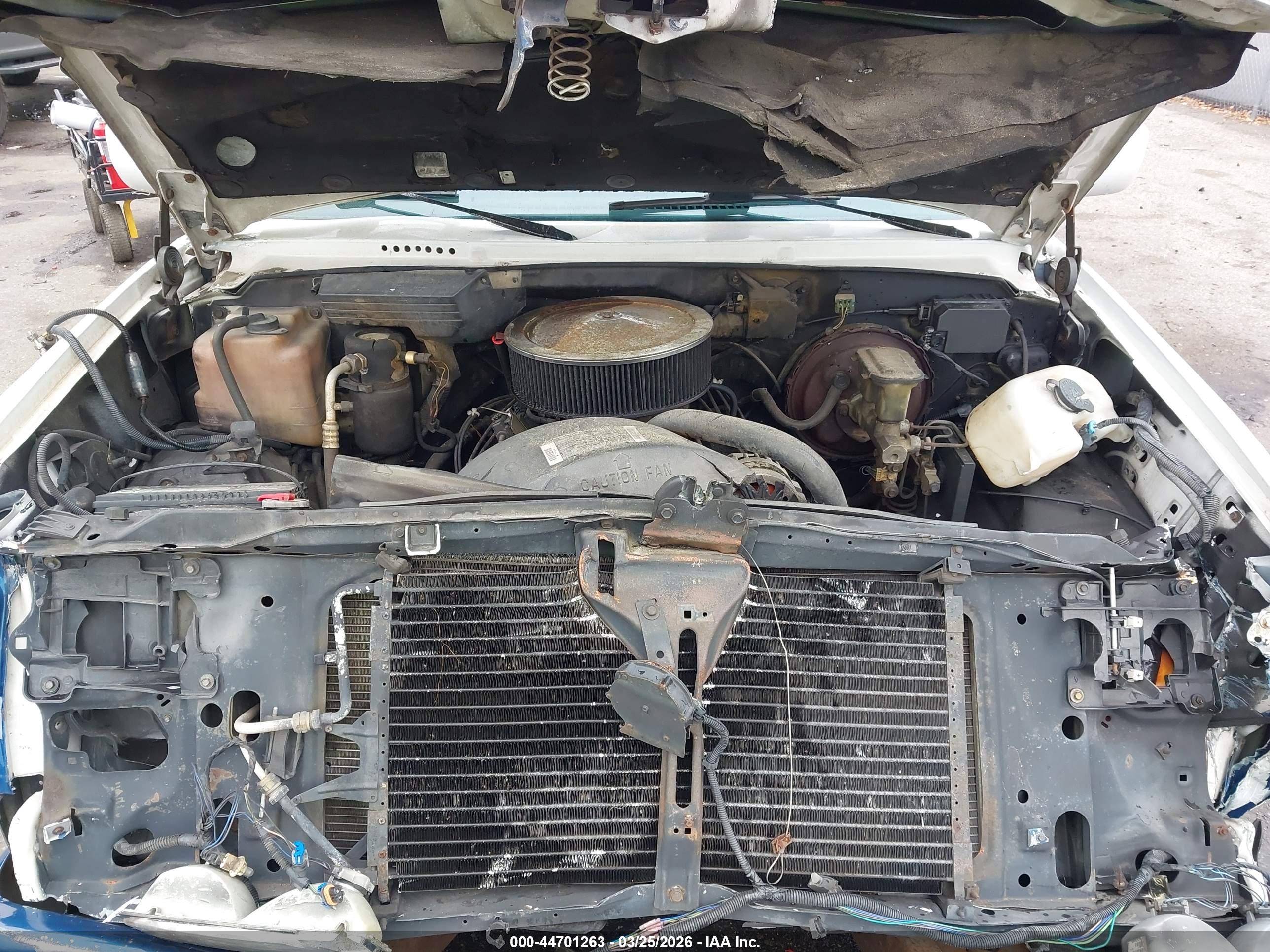 CHEVROLET GMT-400 image 10