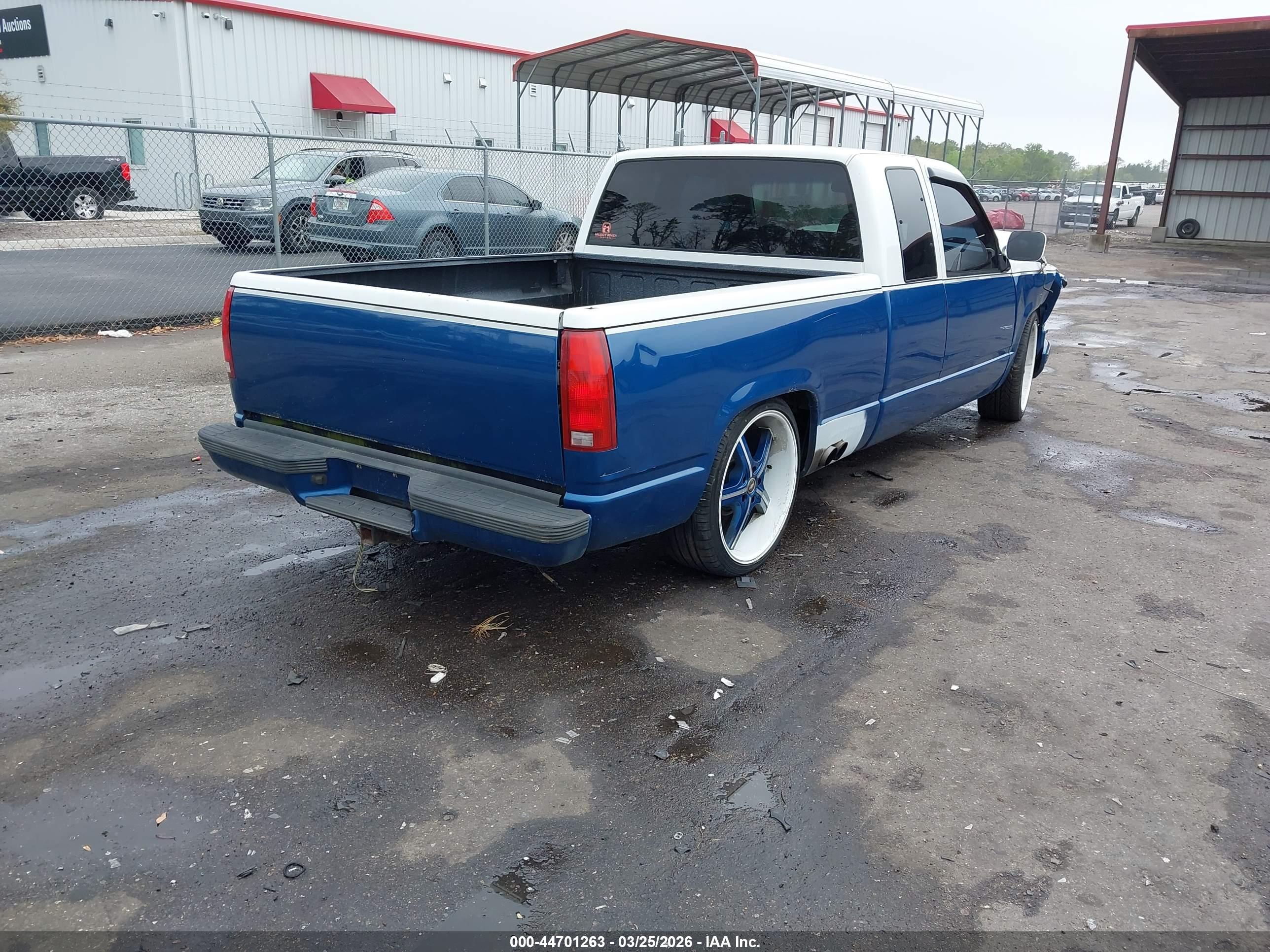 CHEVROLET GMT-400 image 4