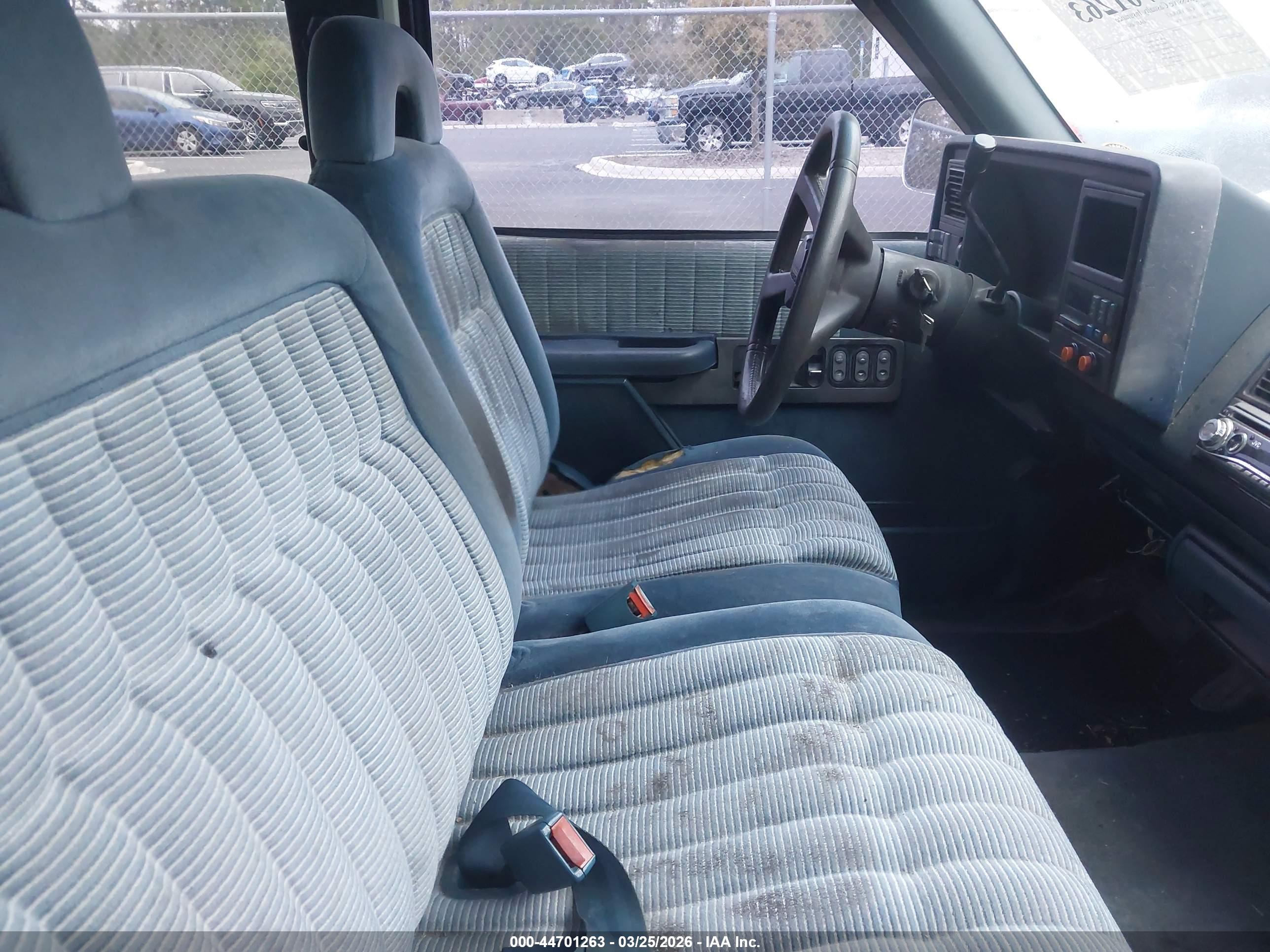 CHEVROLET GMT-400 image 5