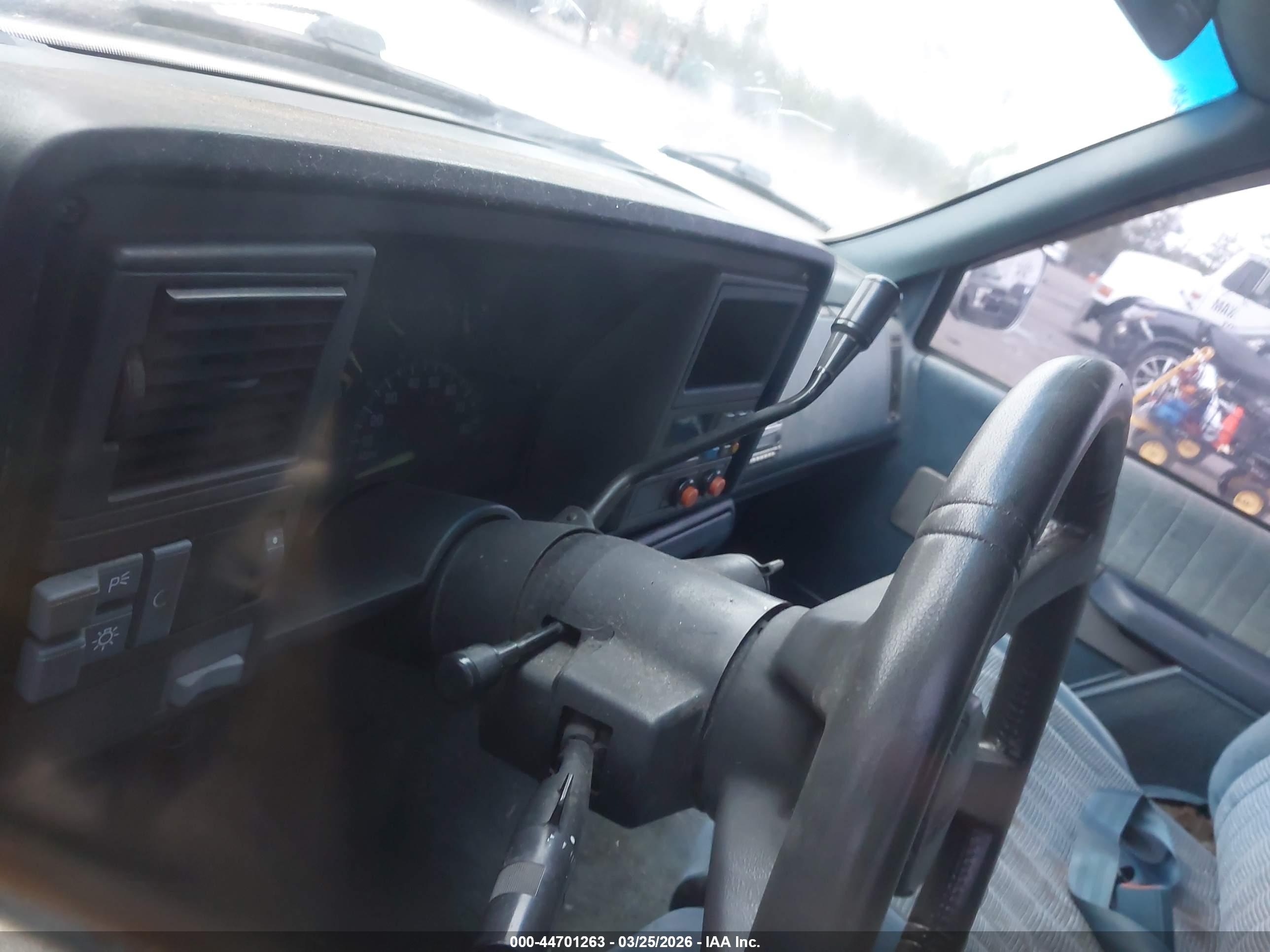 CHEVROLET GMT-400 image 7