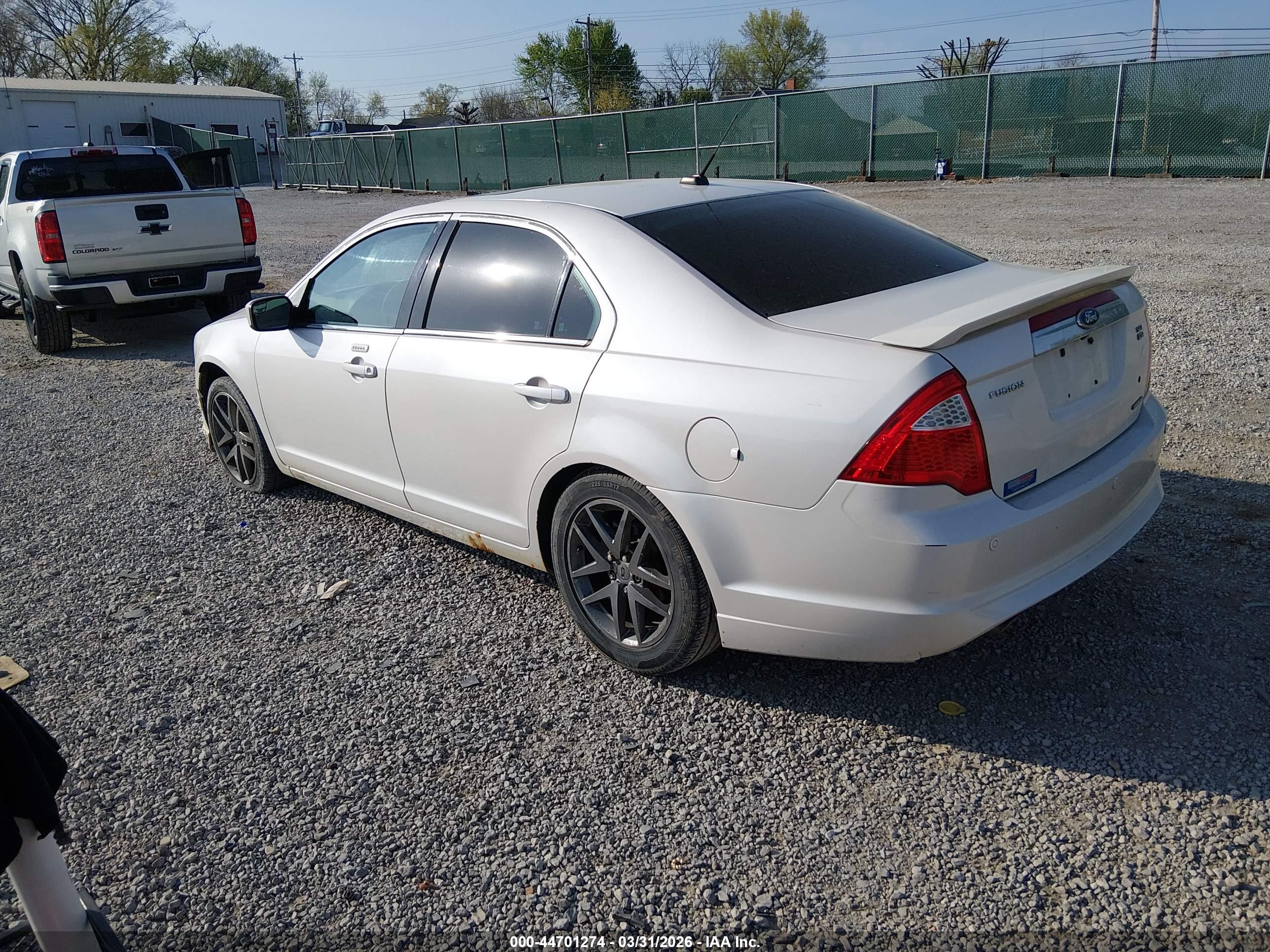 FORD FUSION image 3