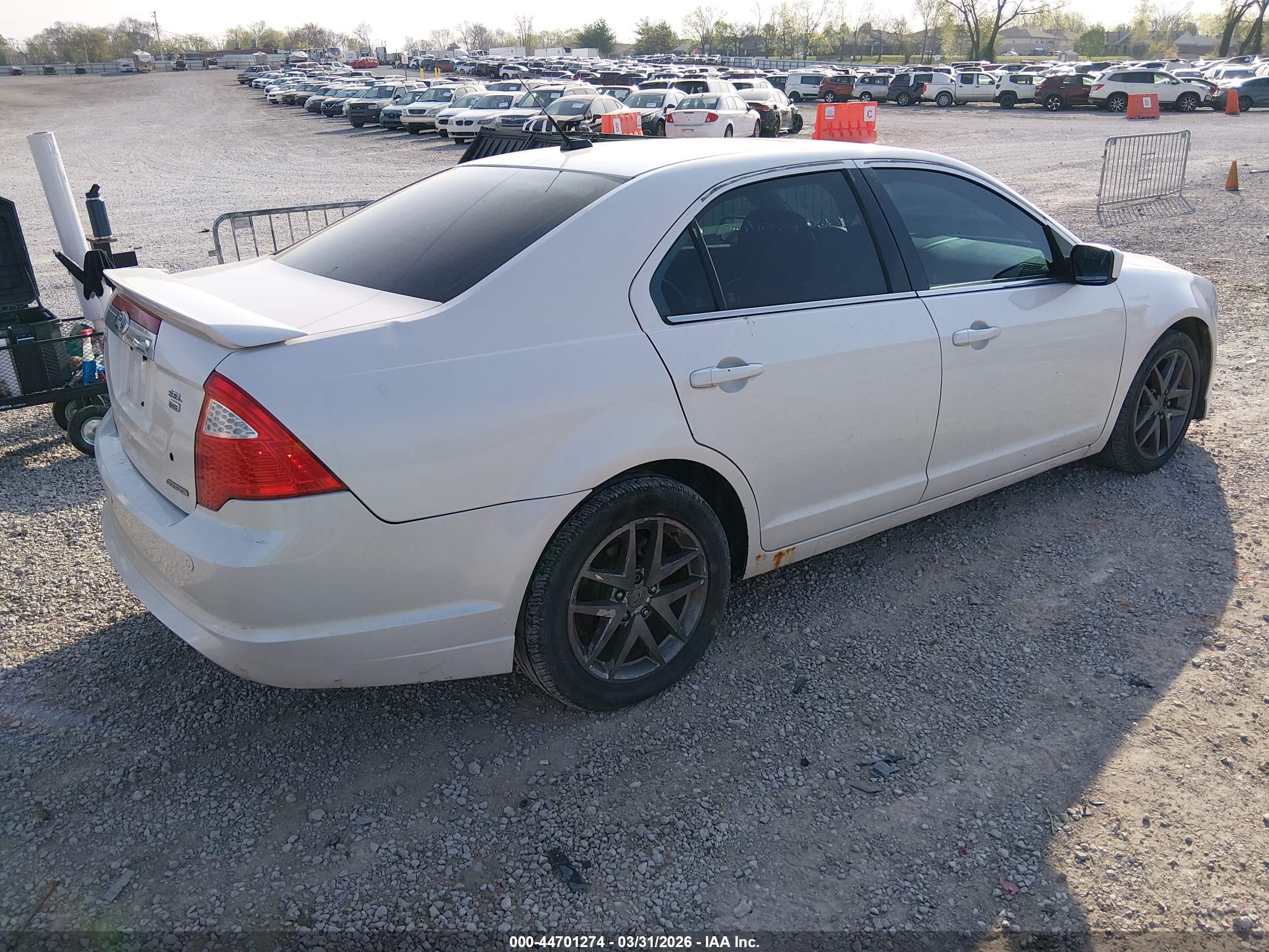 FORD FUSION image 4