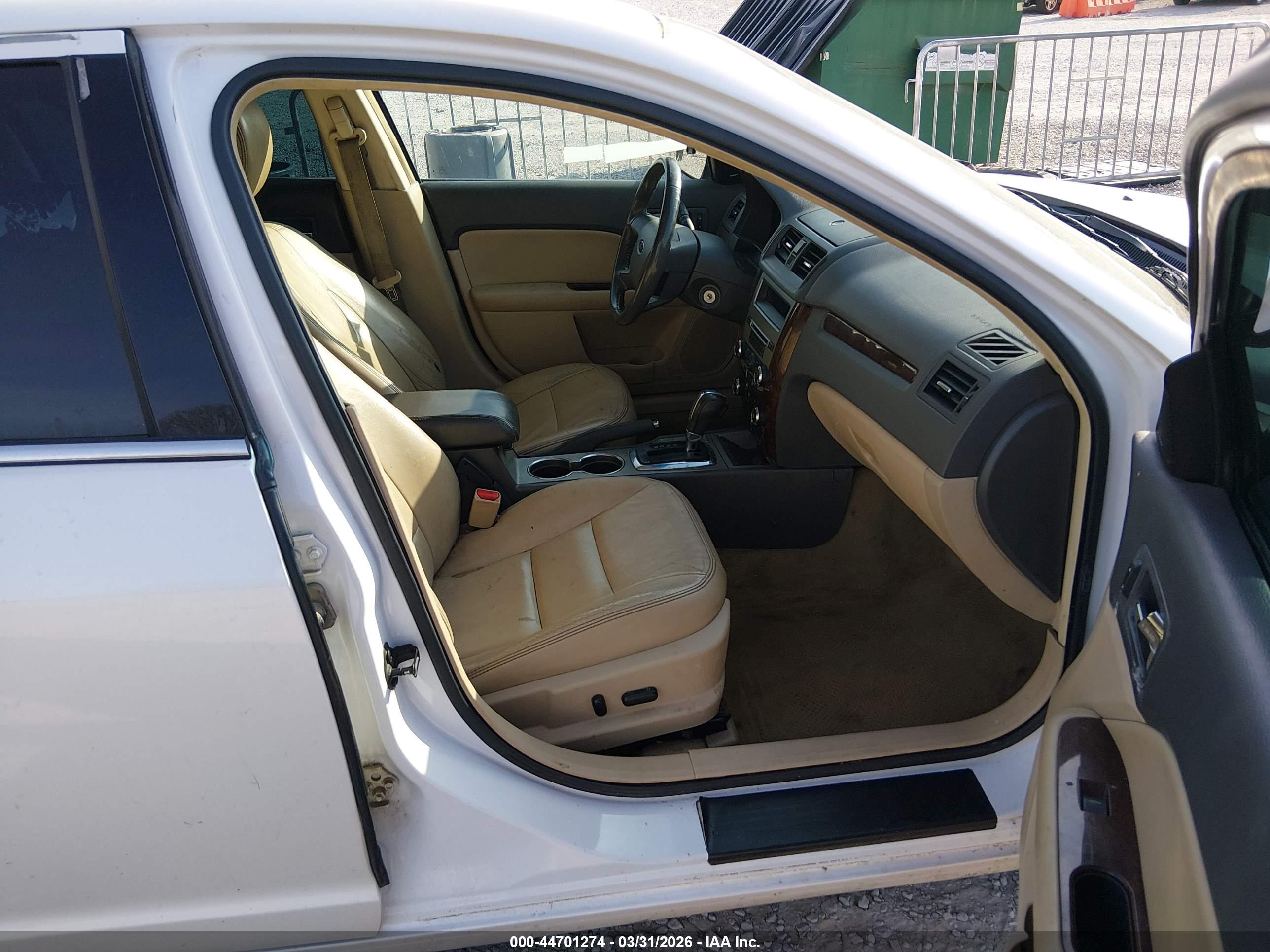 FORD FUSION image 5