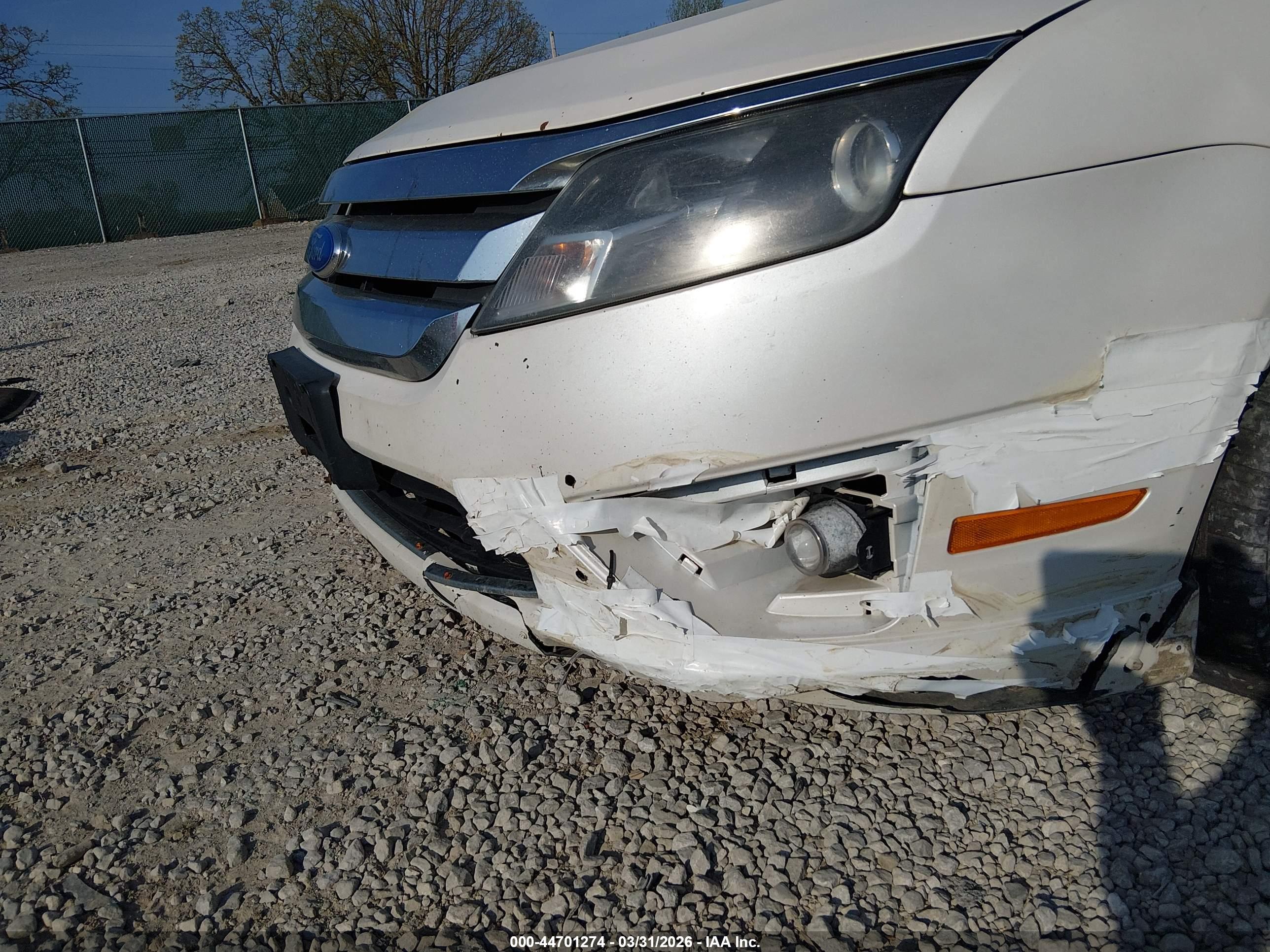 FORD FUSION image 6