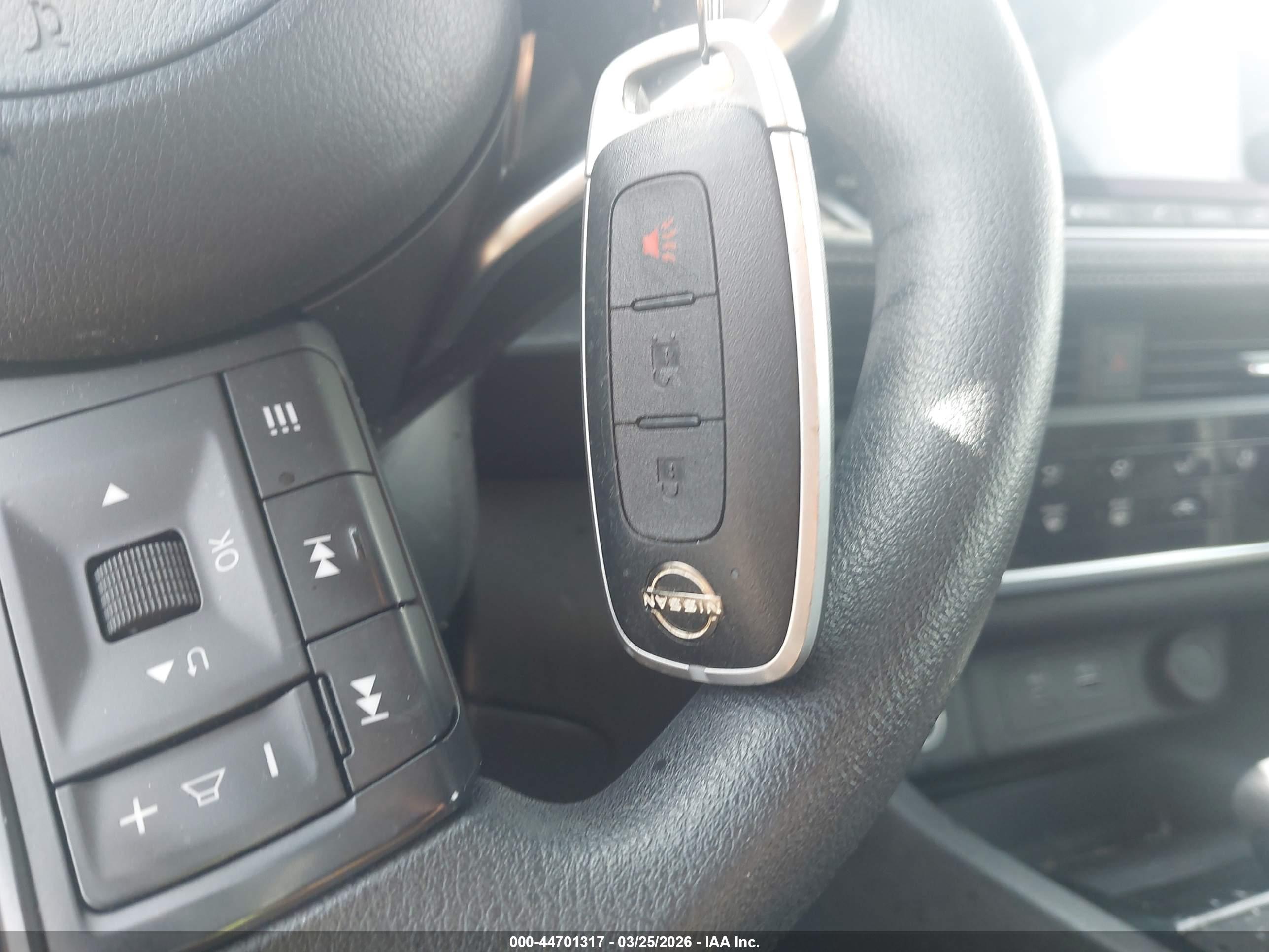 NISSAN ROGUE image 11