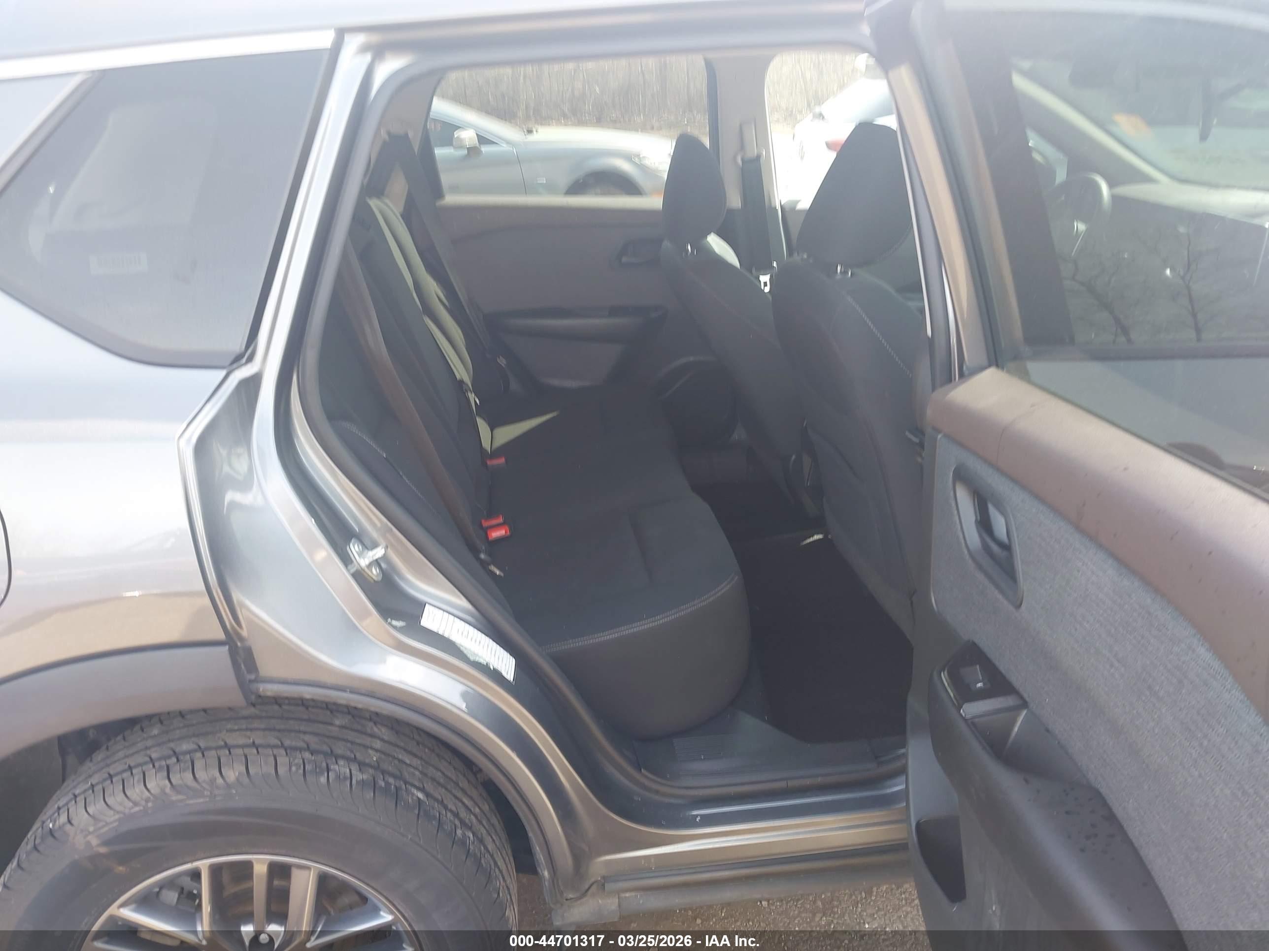 NISSAN ROGUE image 8