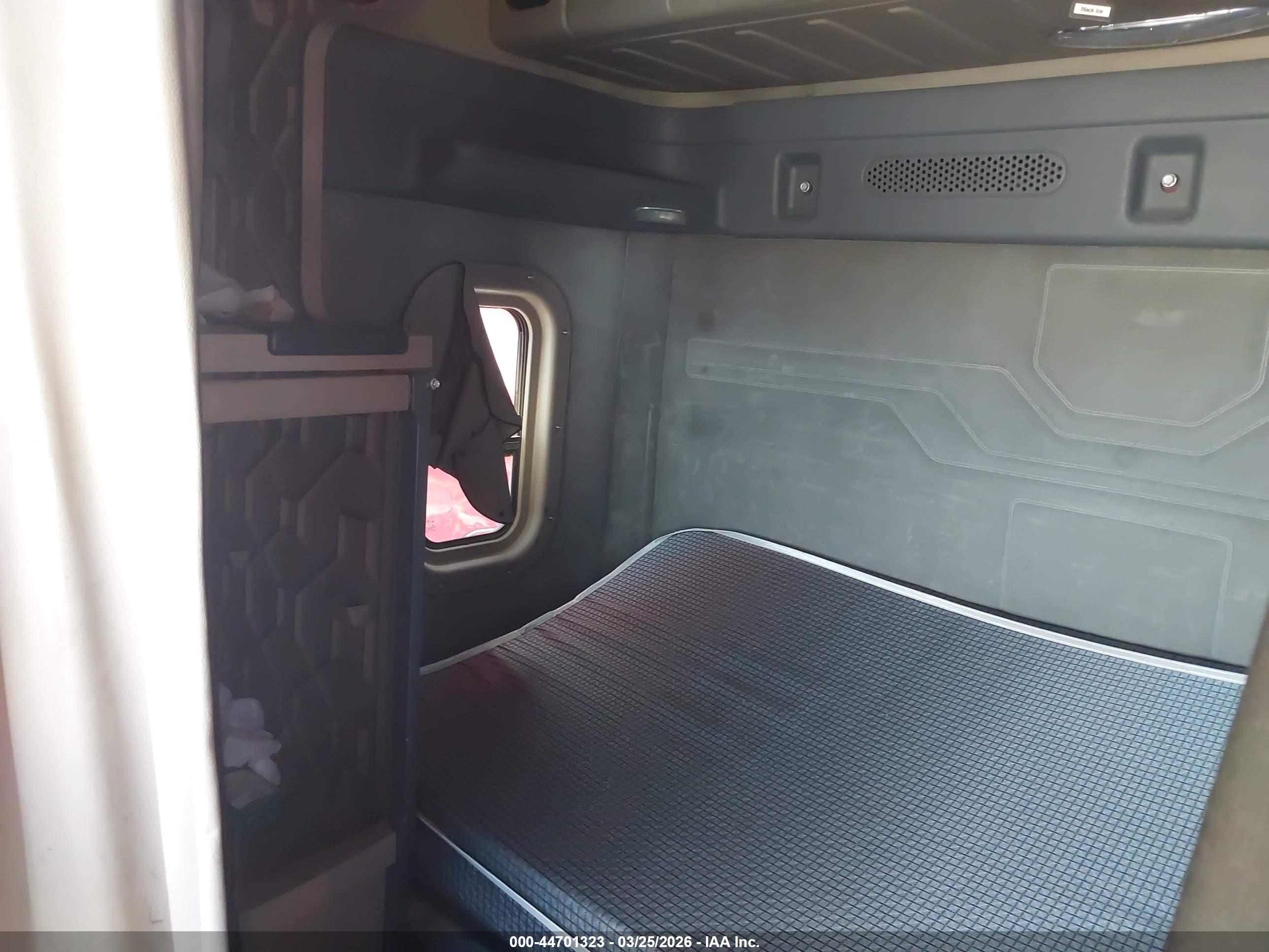 FREIGHTLINER CASCADIA image 7
