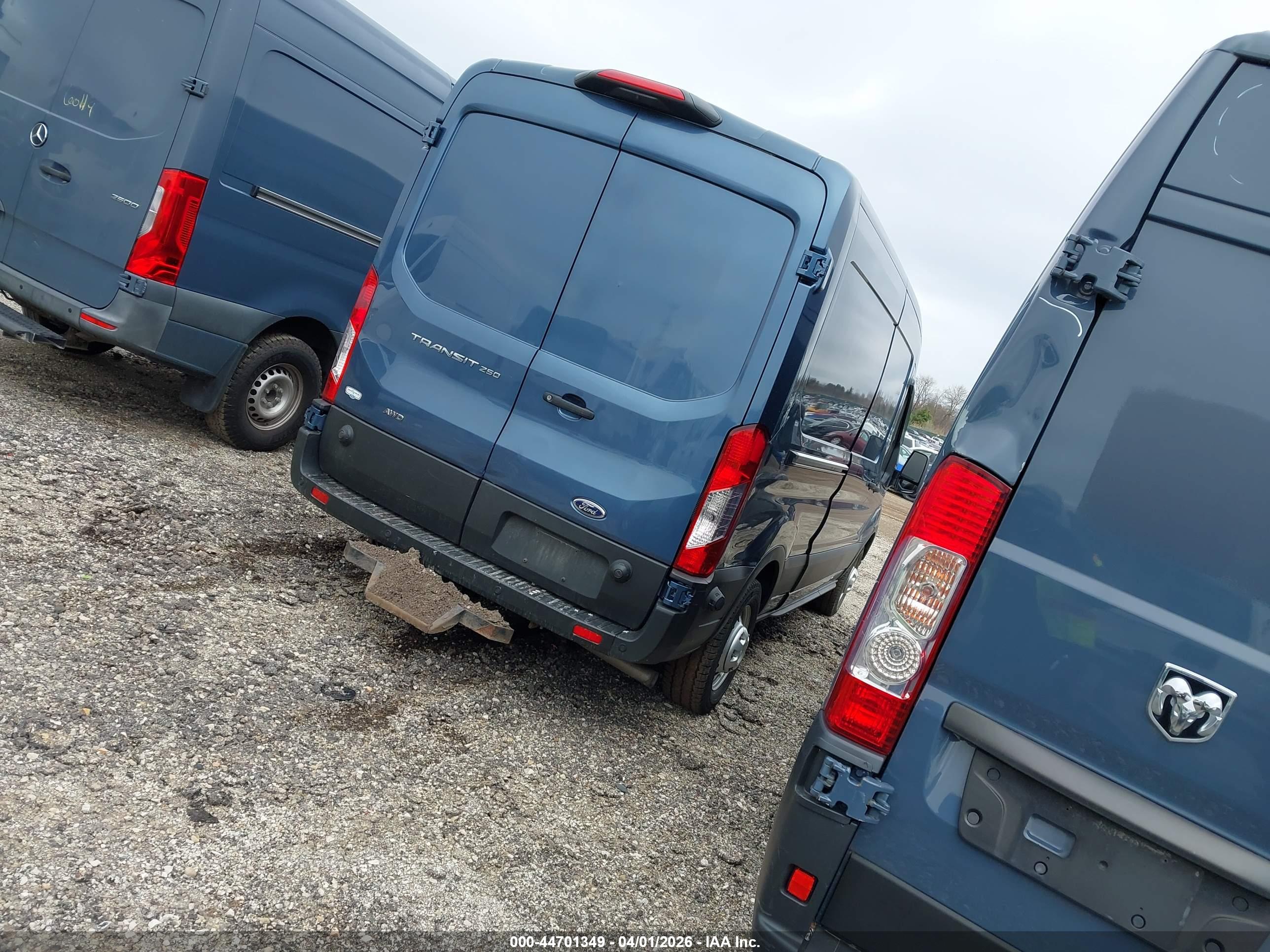 FORD TRANSIT-250 image 4