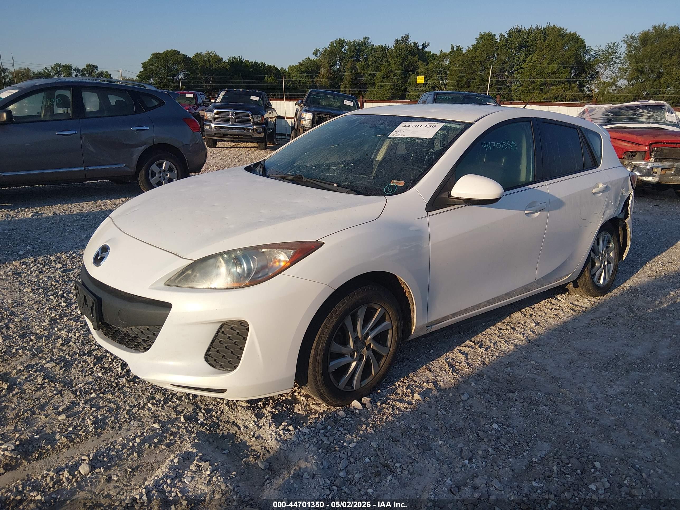 MAZDA MAZDA3 image 2