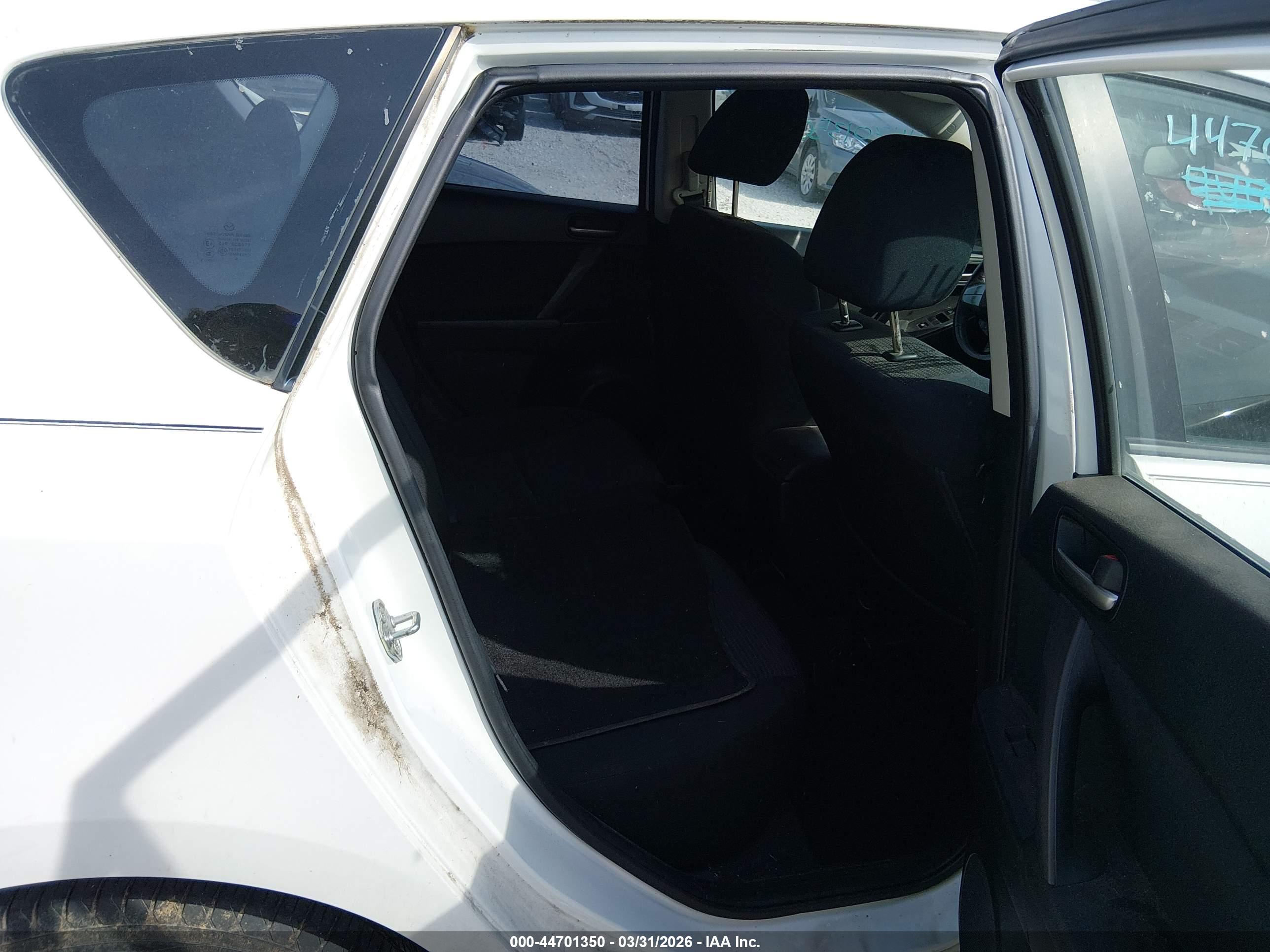 MAZDA MAZDA3 image 8