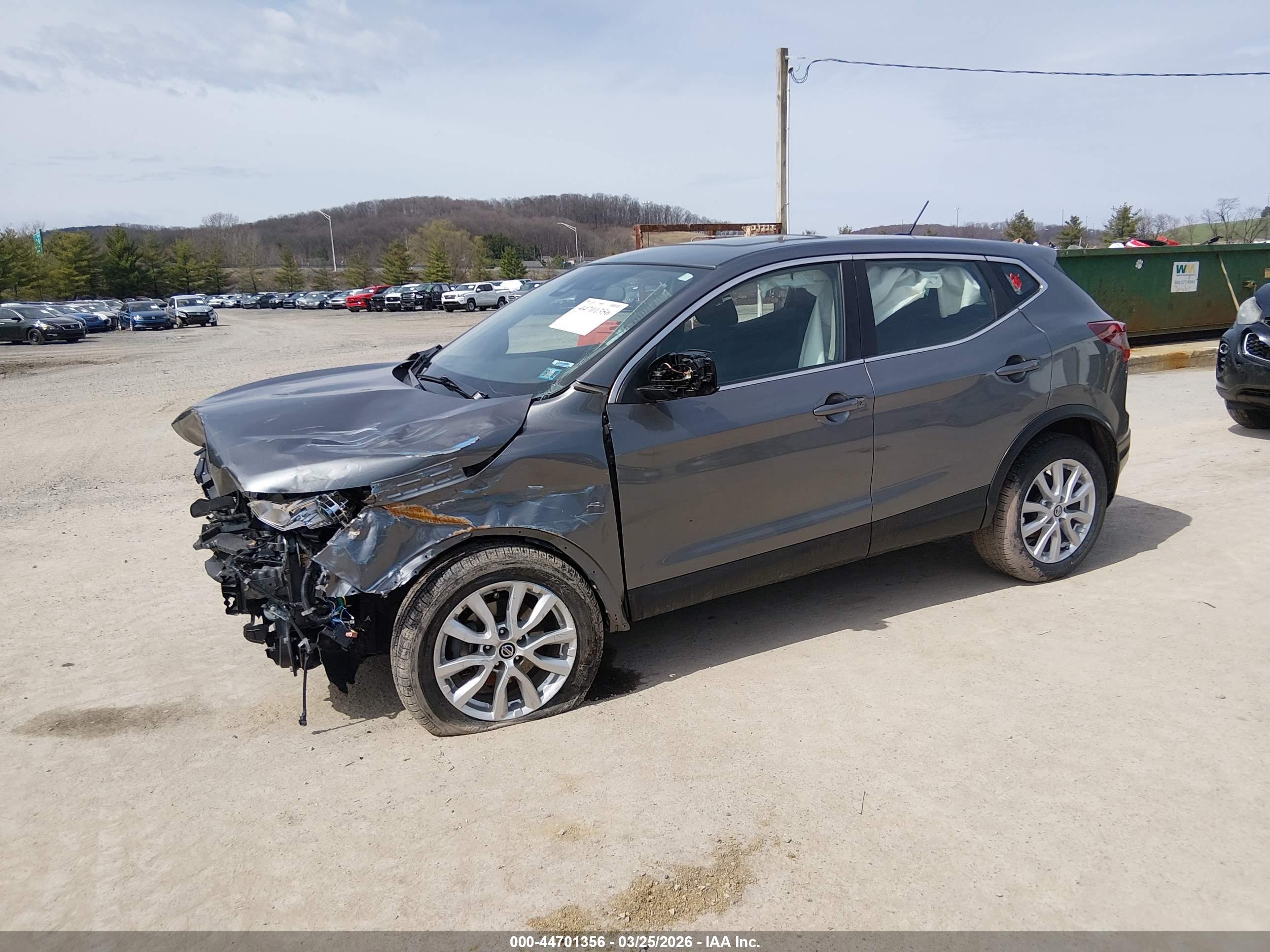 NISSAN ROGUE image 2