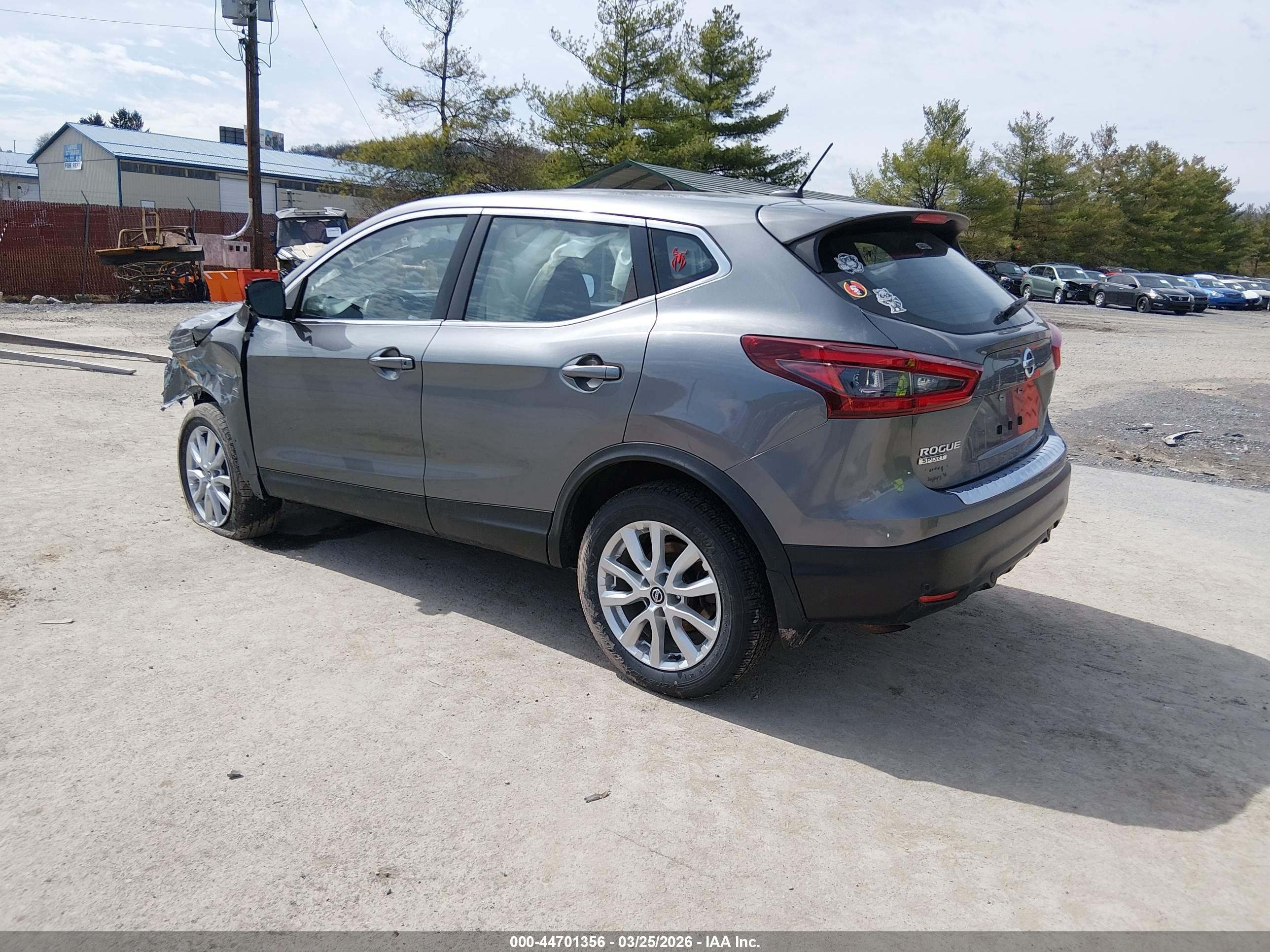 NISSAN ROGUE image 3