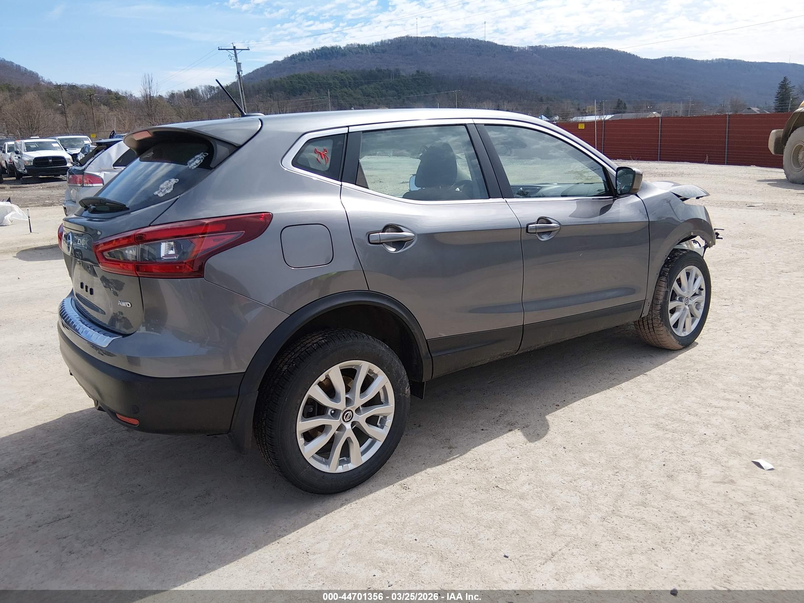 NISSAN ROGUE image 4
