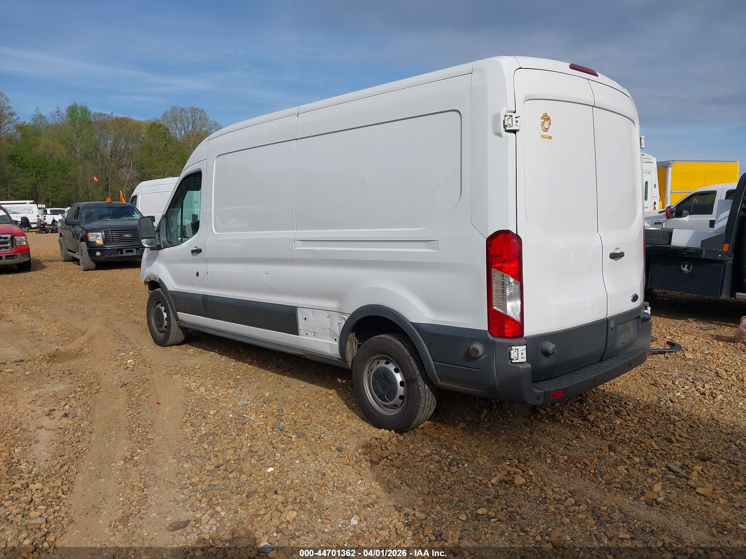 FORD TRANSIT-250 image 3