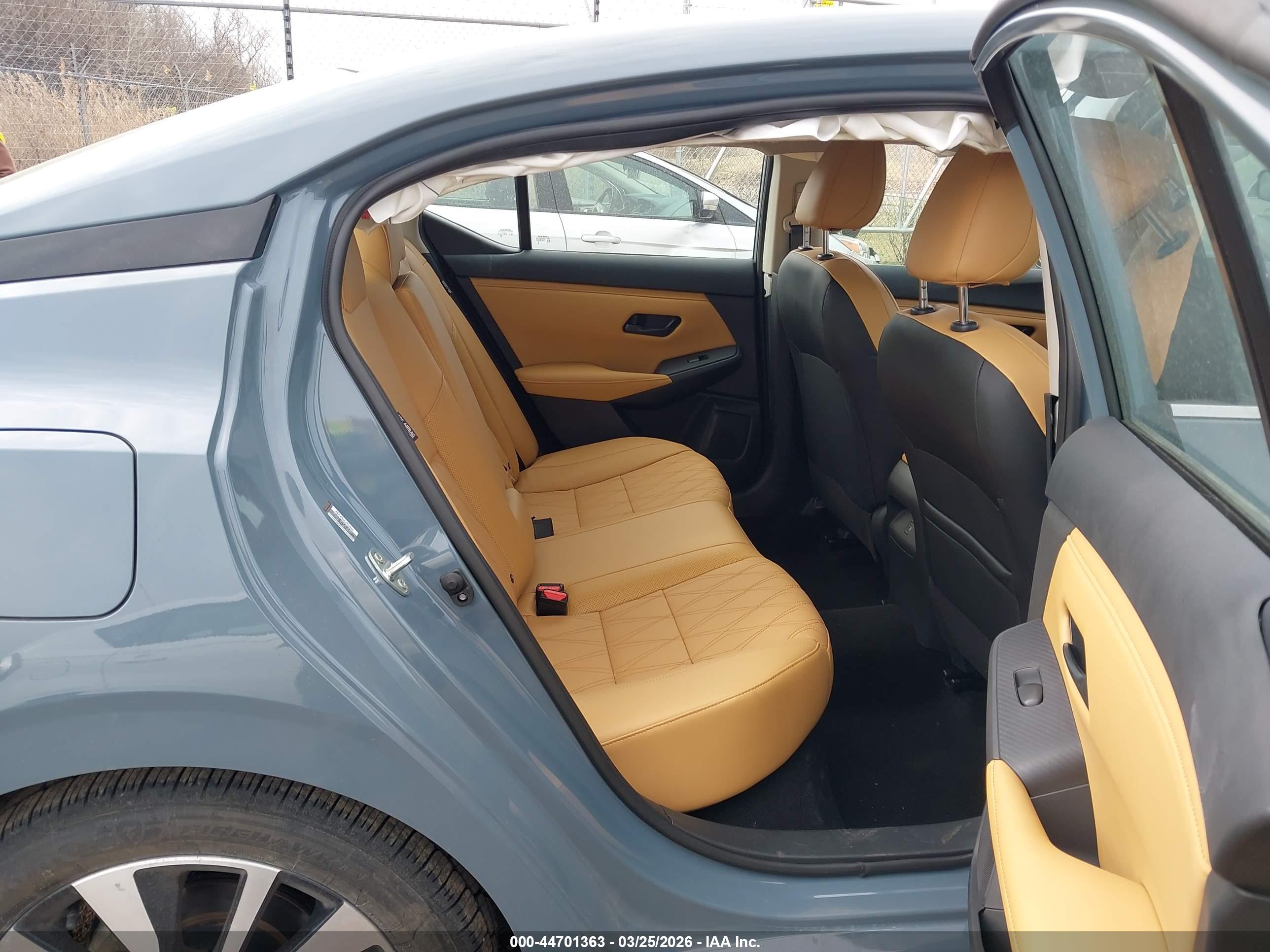 NISSAN SENTRA image 8