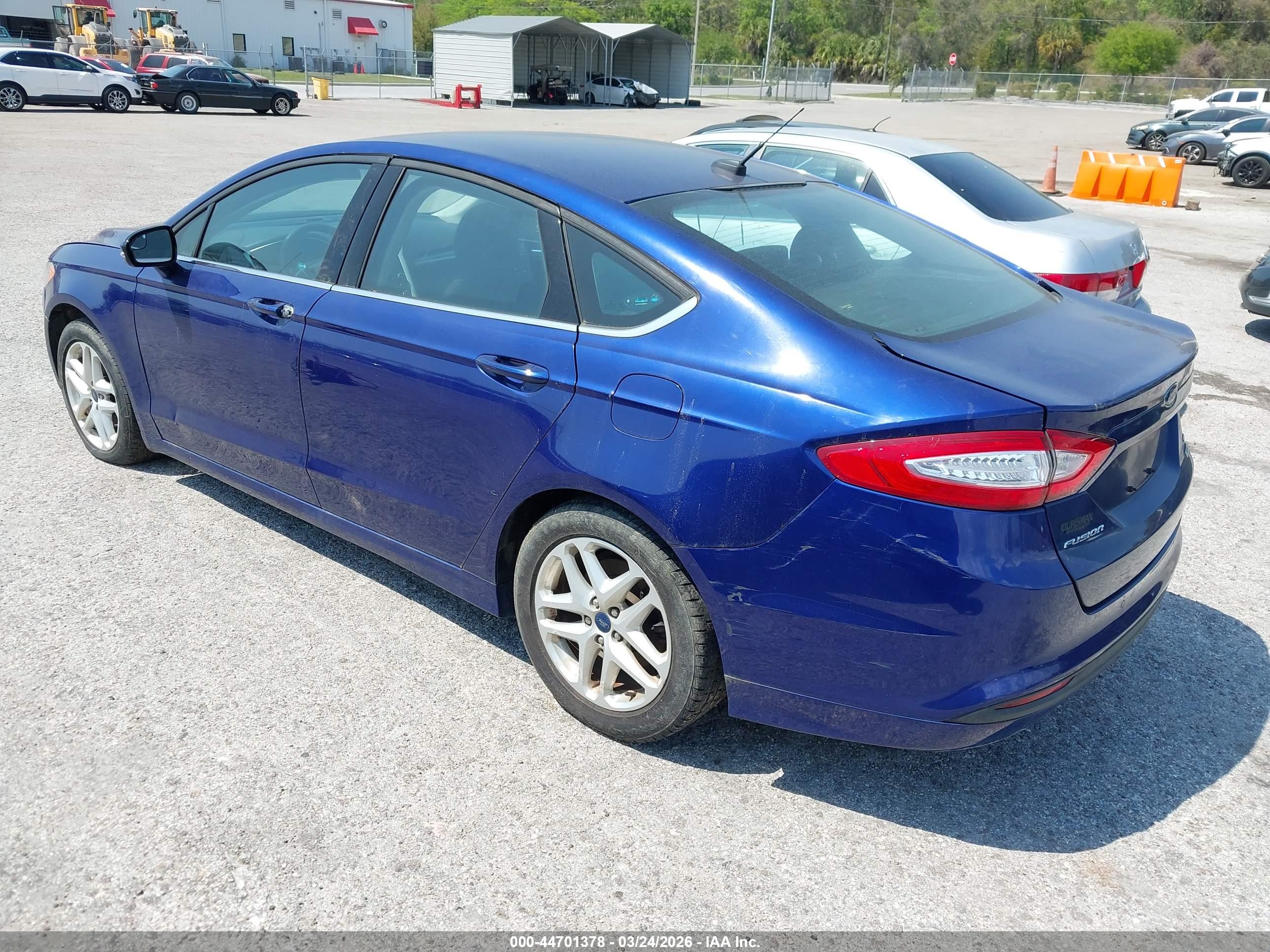 FORD FUSION image 3
