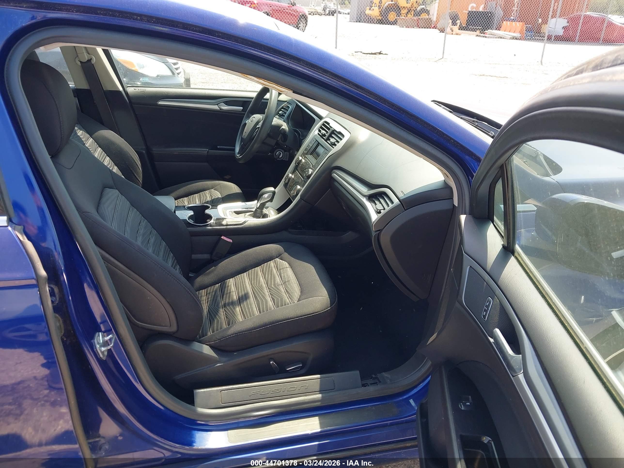 FORD FUSION image 5