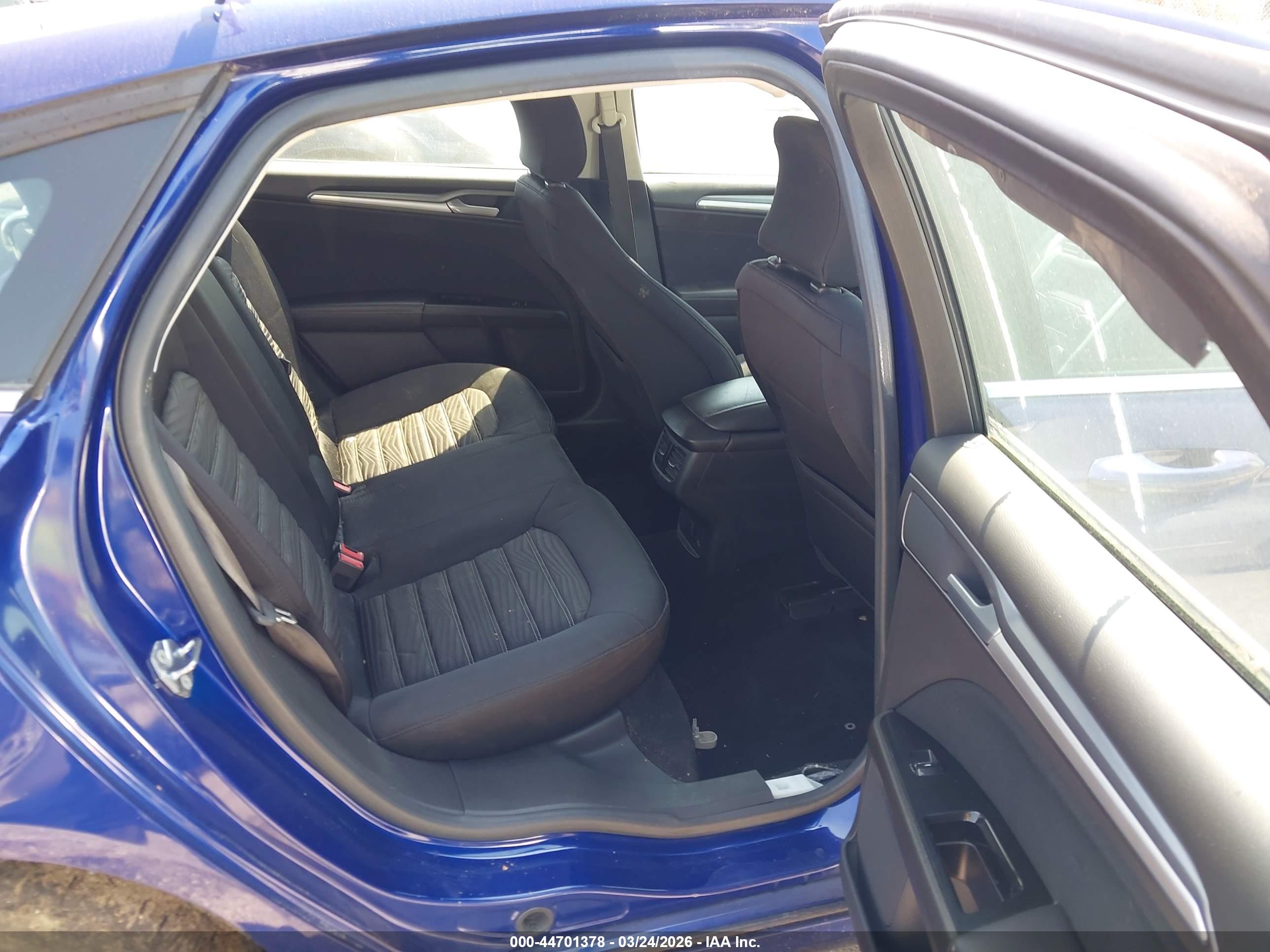 FORD FUSION image 8
