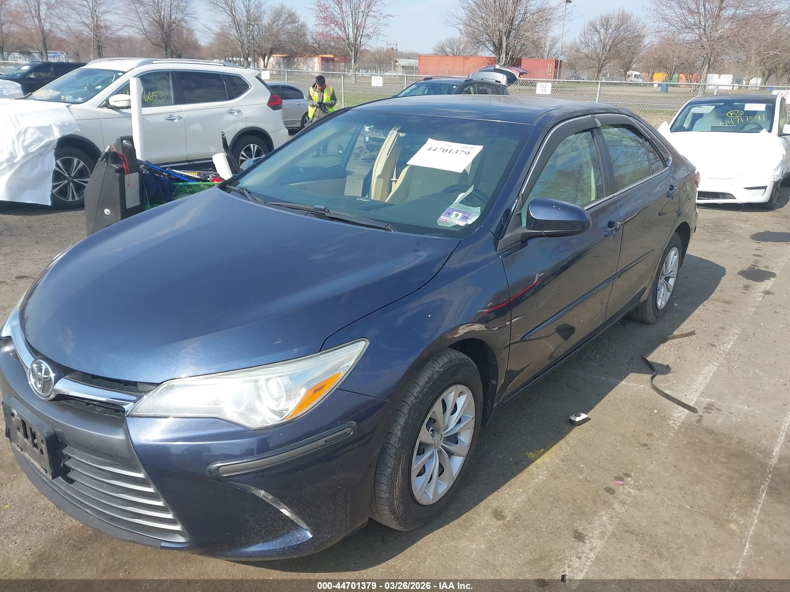 TOYOTA CAMRY image 2