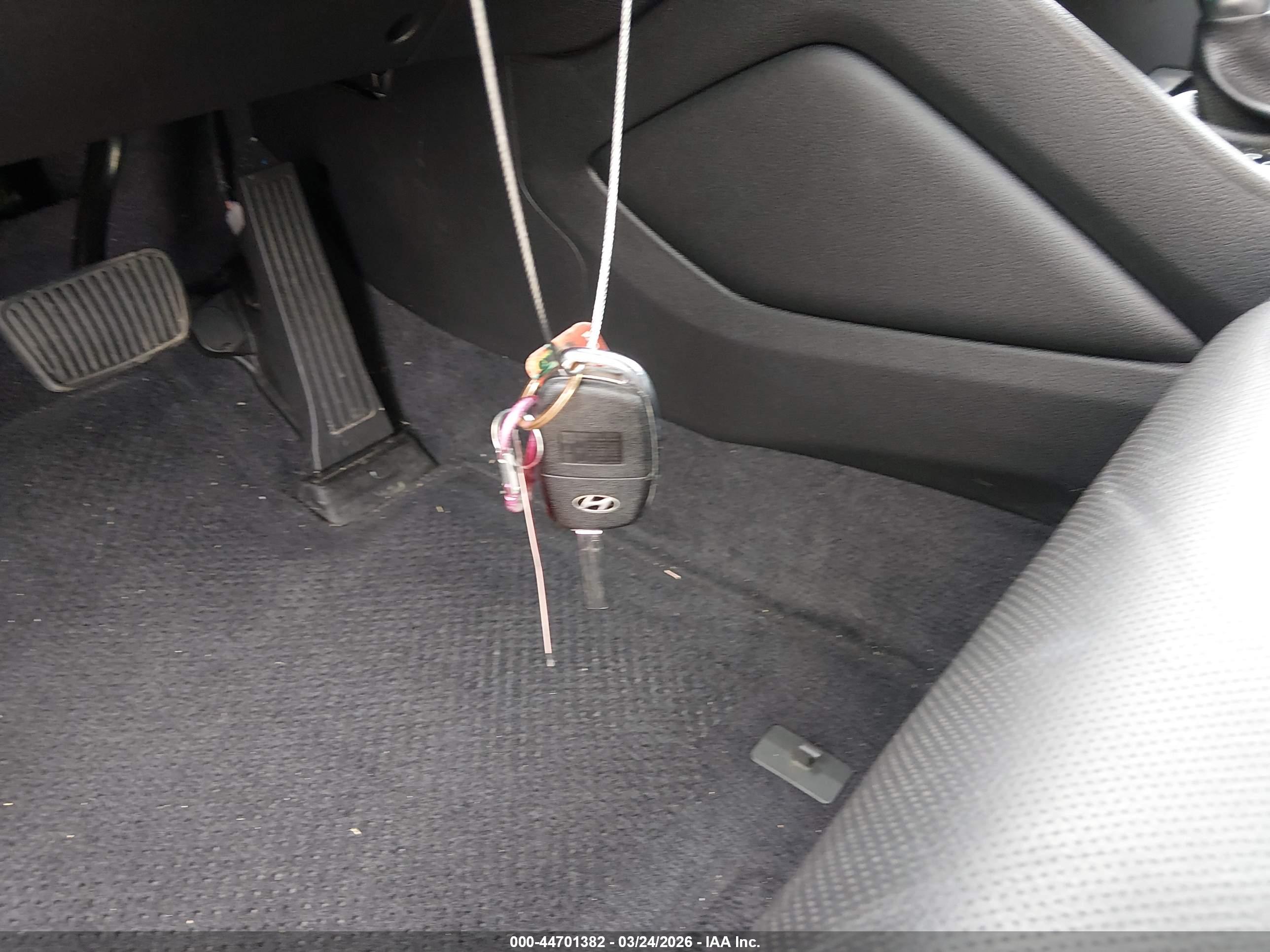 HYUNDAI TUCSON image 11