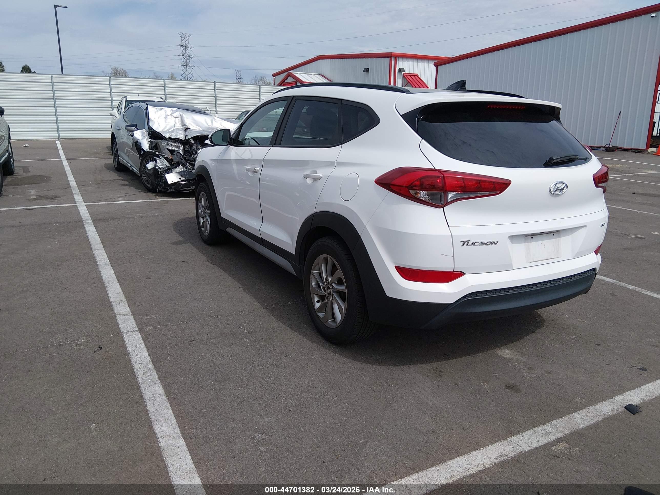 HYUNDAI TUCSON image 3