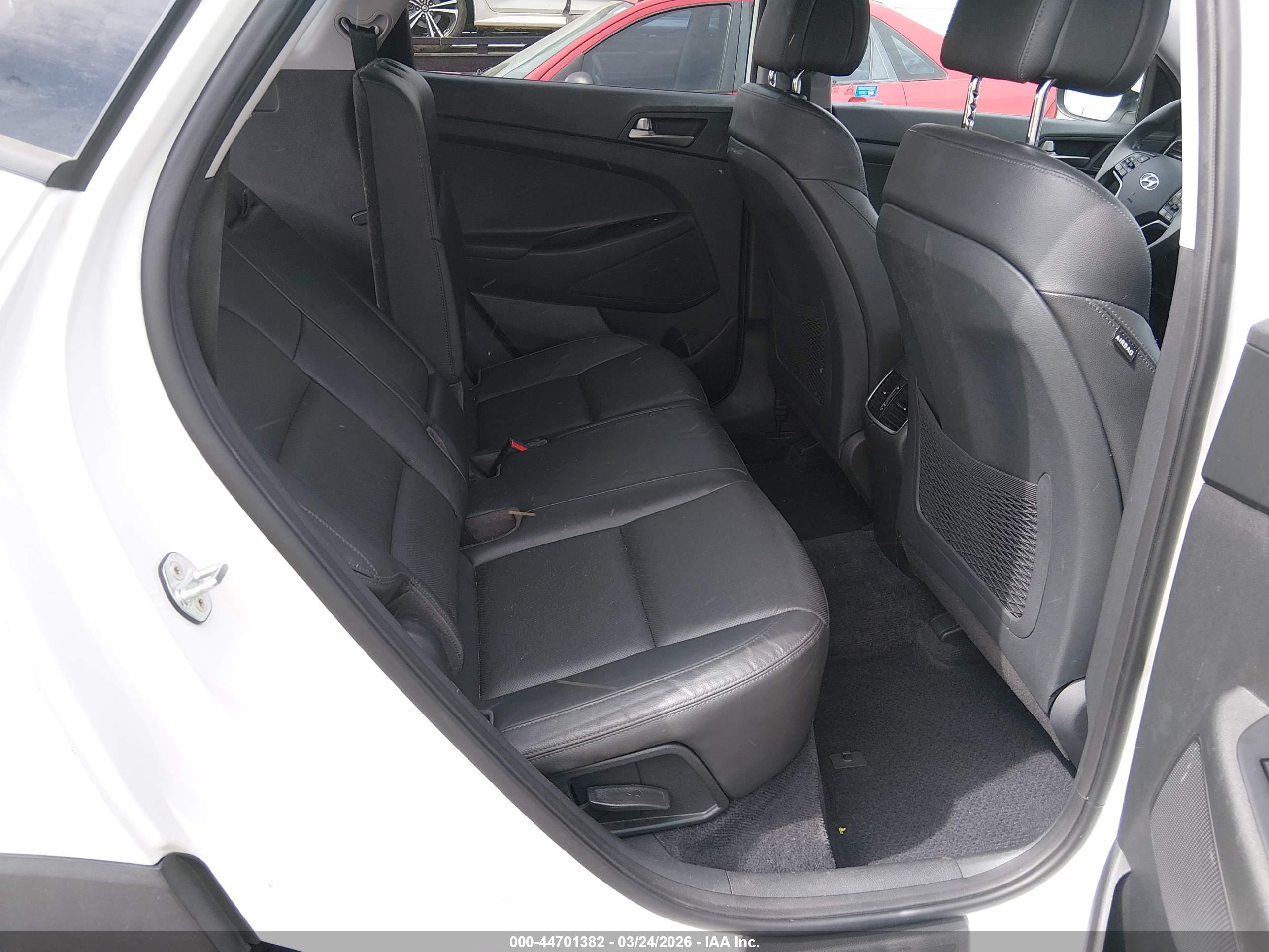 HYUNDAI TUCSON image 8