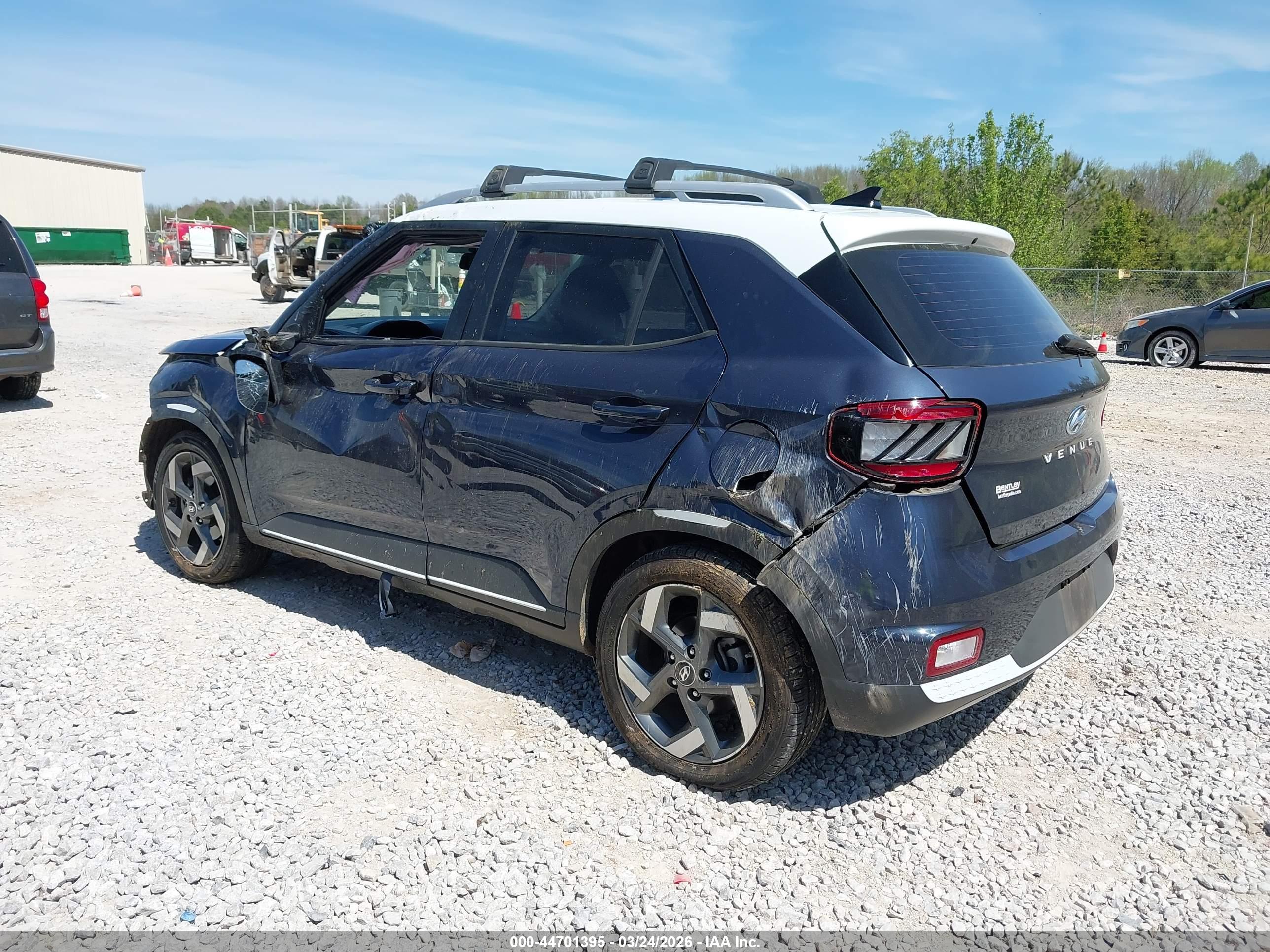 HYUNDAI VENUE image 3