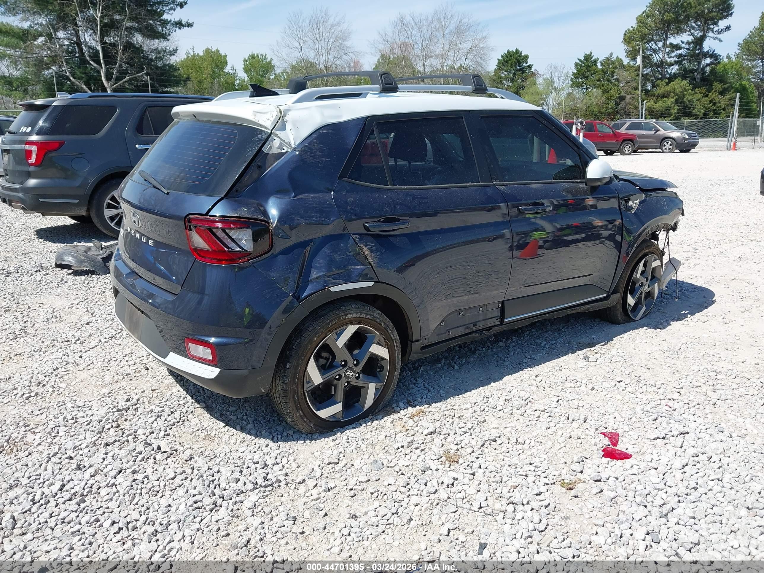 HYUNDAI VENUE image 4