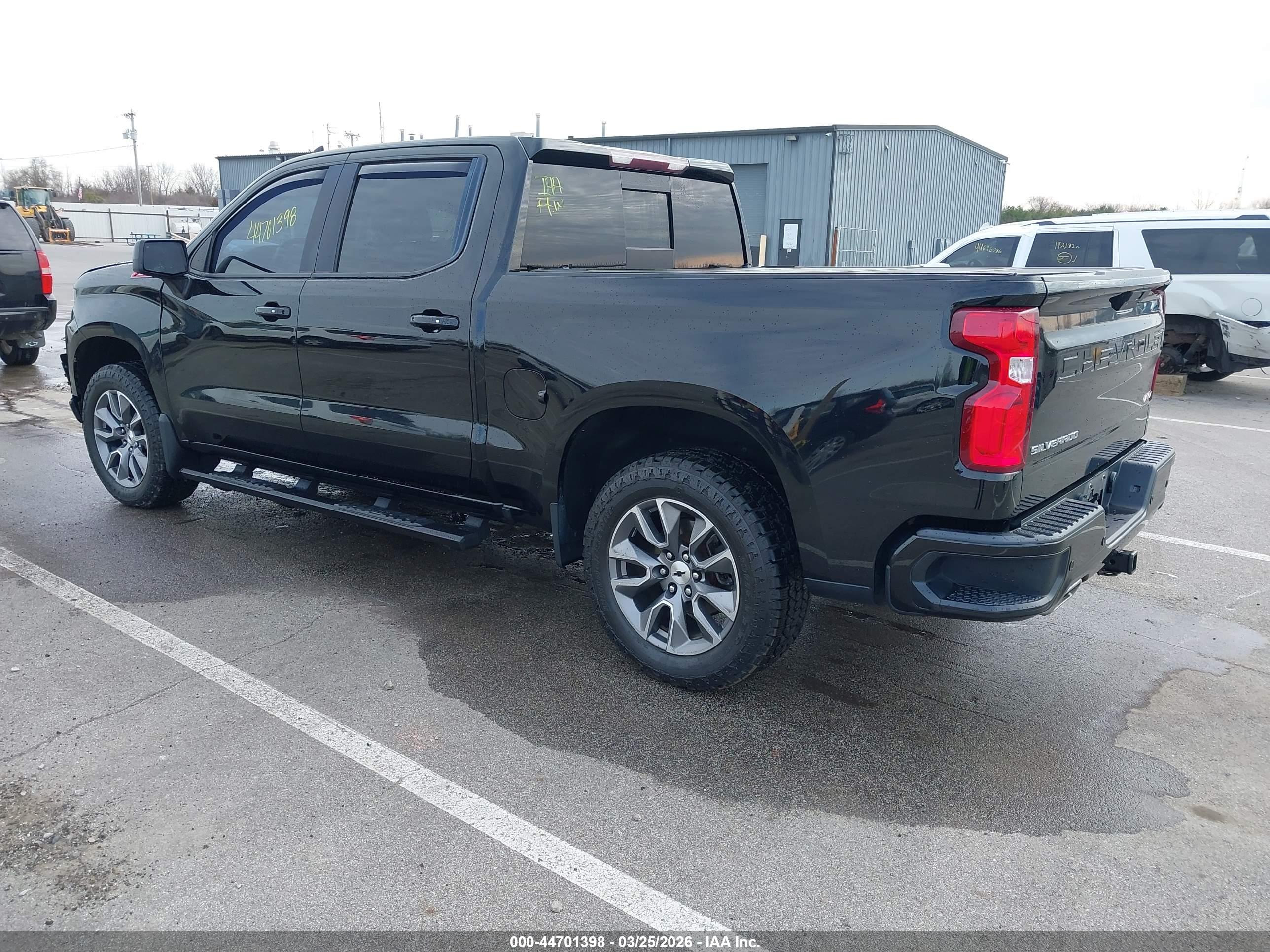 CHEVROLET SILVERADO image 3