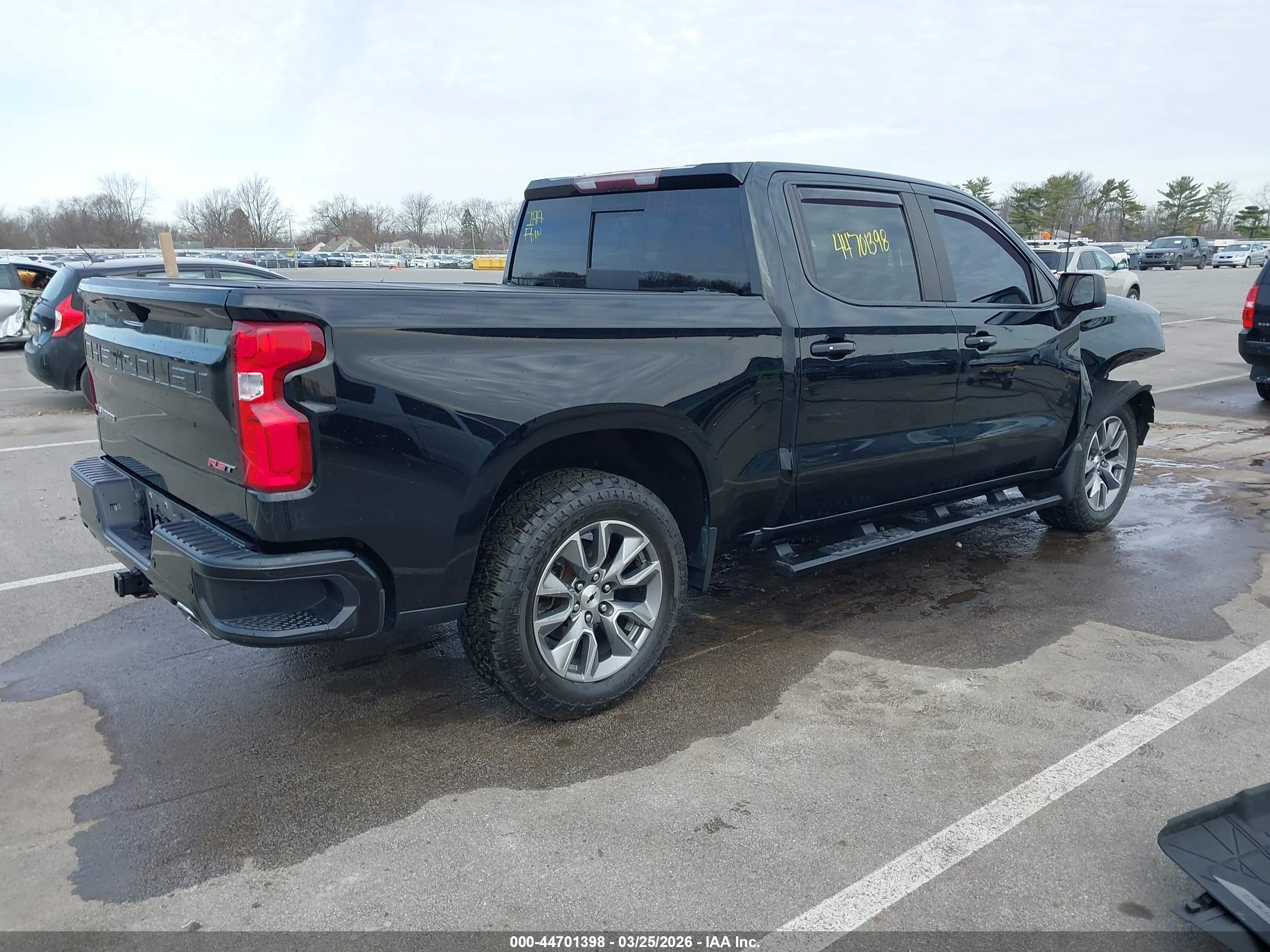 CHEVROLET SILVERADO image 4
