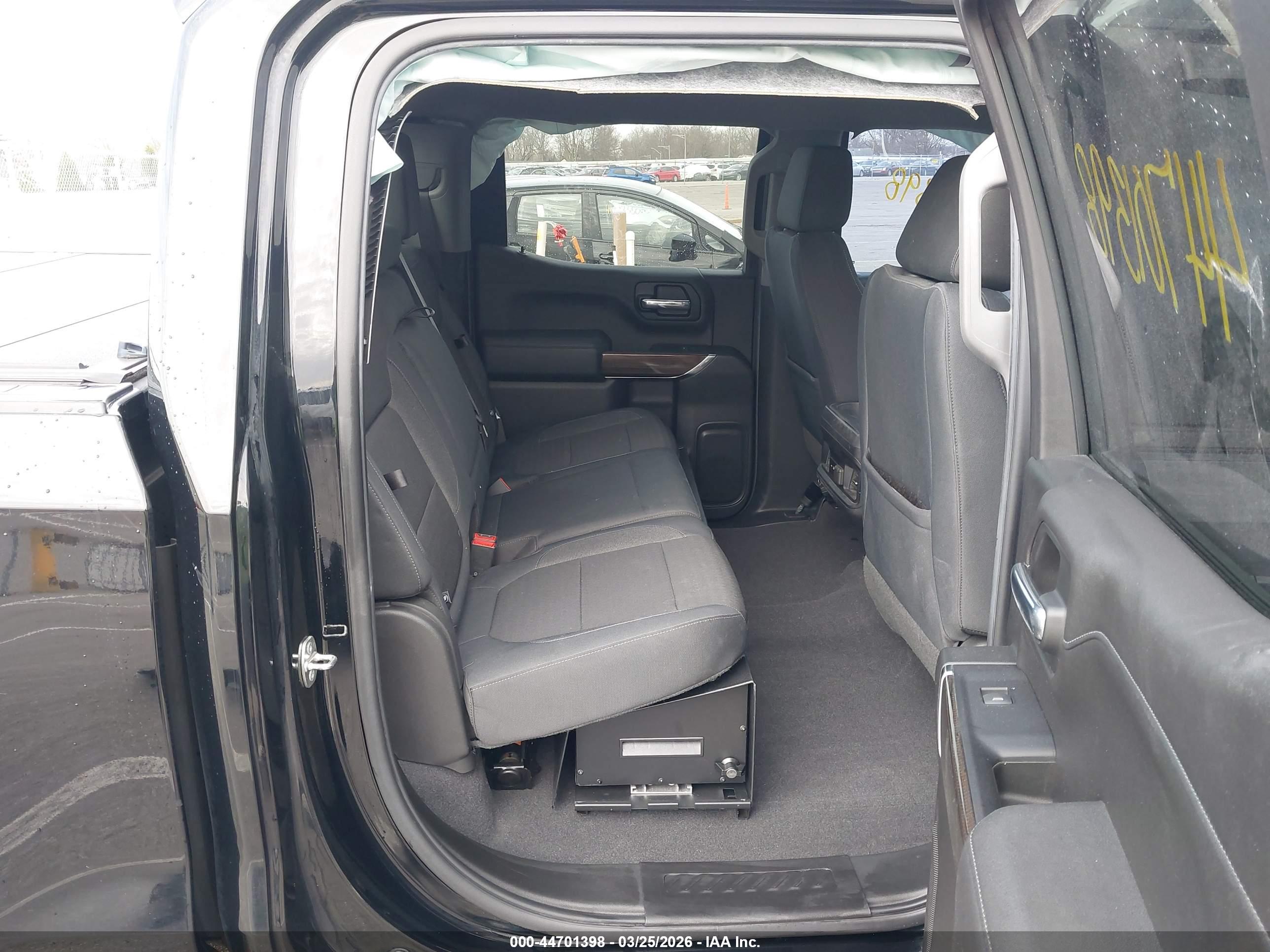 CHEVROLET SILVERADO image 8