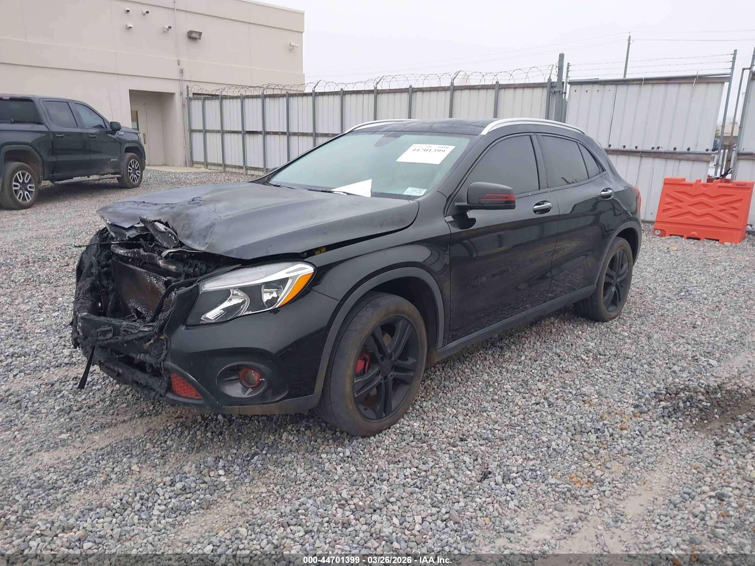 MERCEDES-BENZ GLA image 2