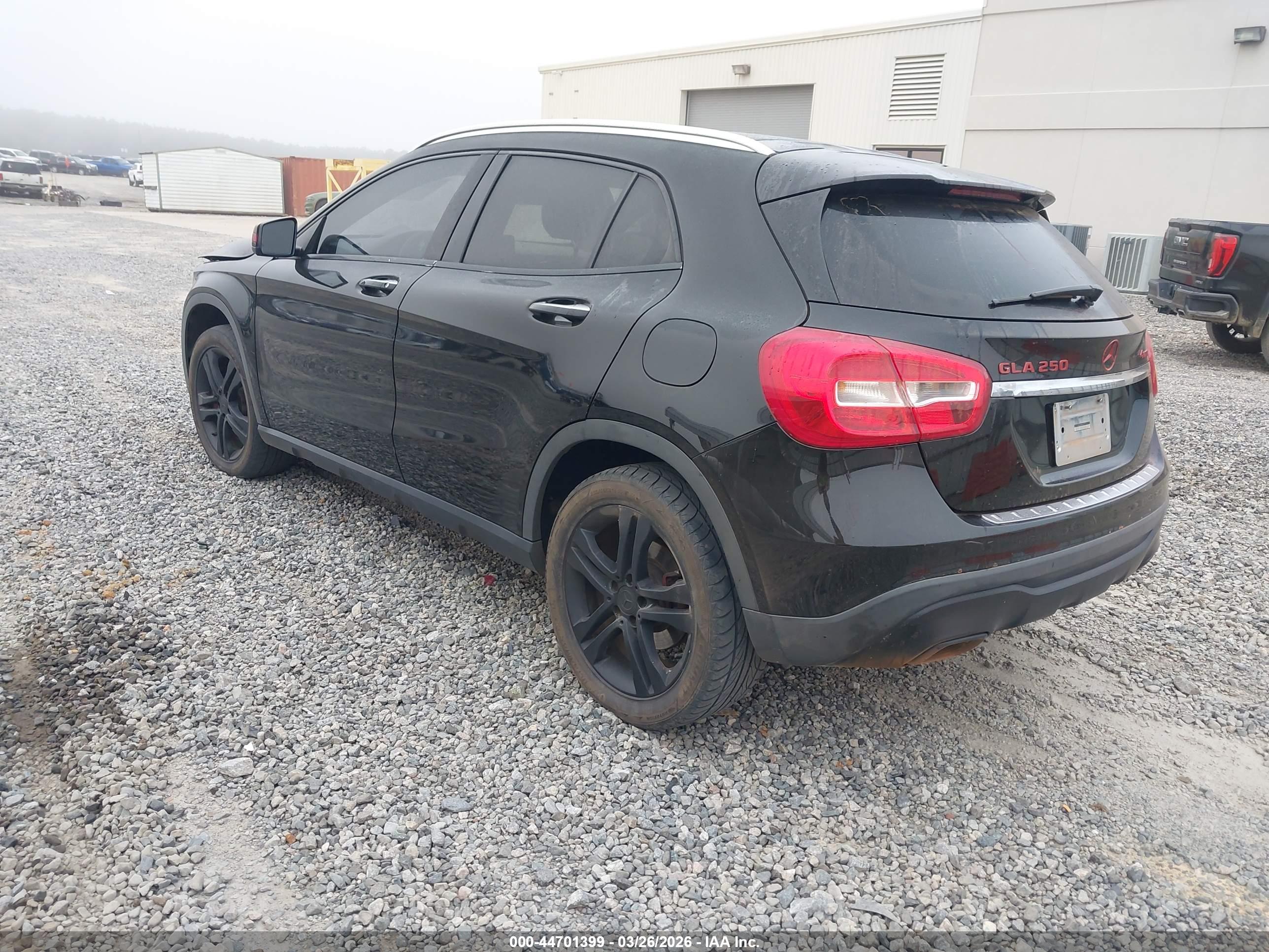 MERCEDES-BENZ GLA image 3