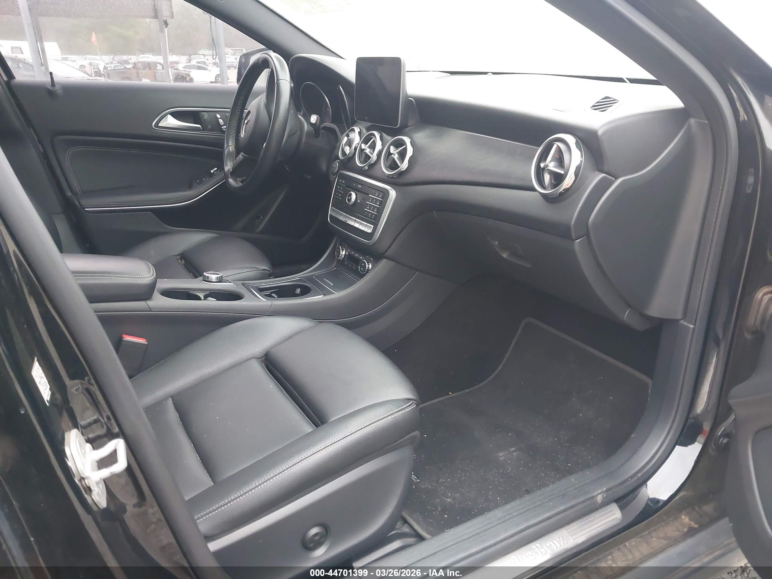 MERCEDES-BENZ GLA image 5