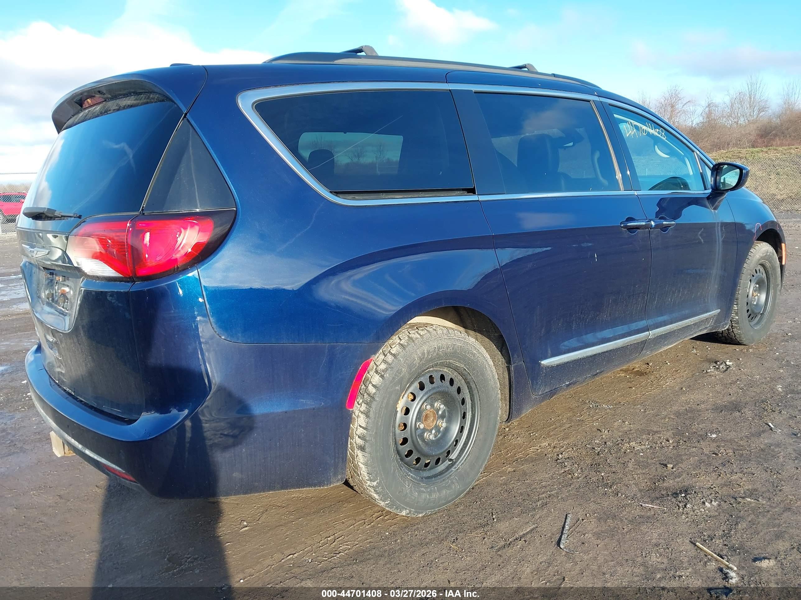 CHRYSLER PACIFICA image 4