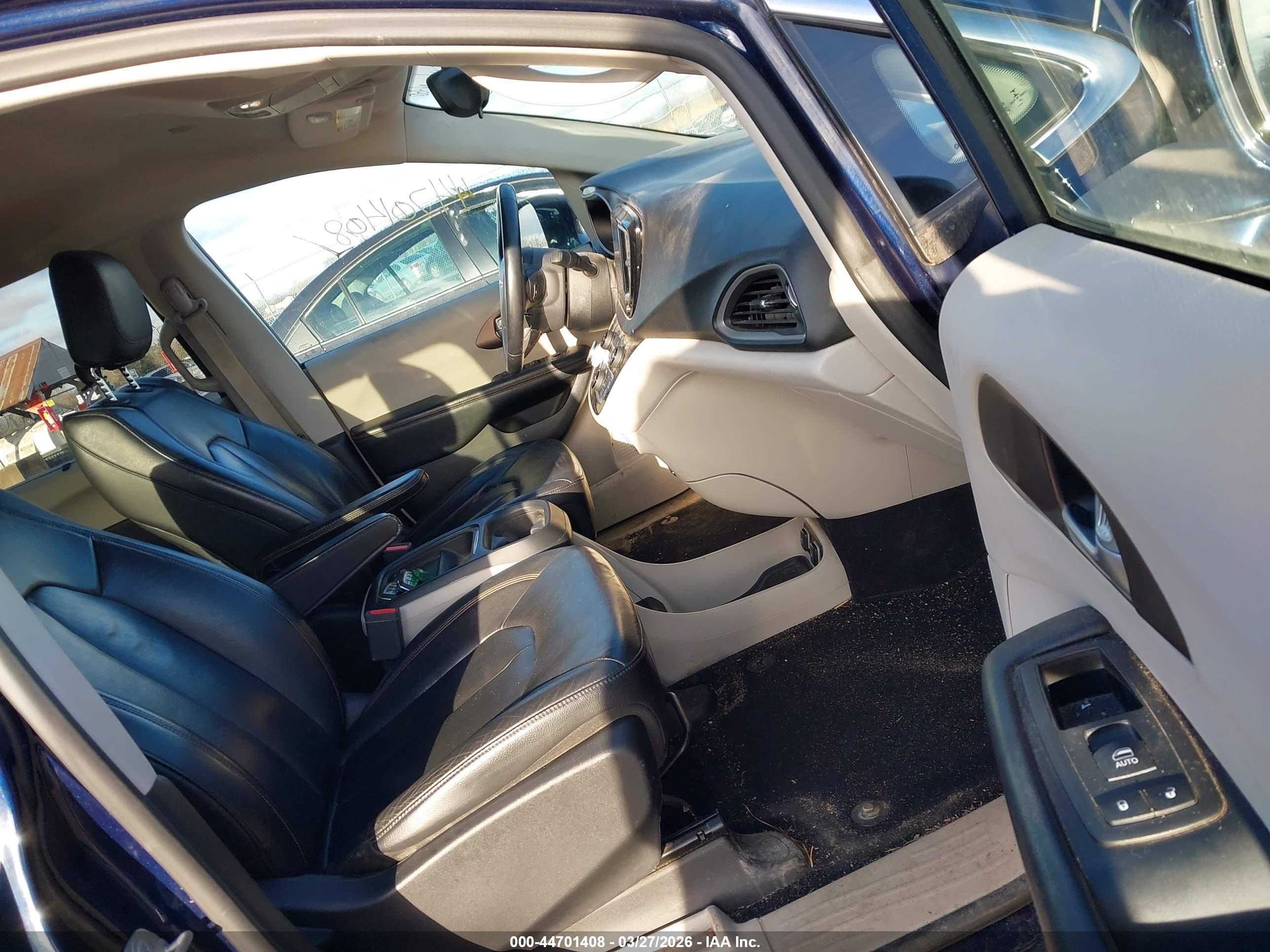 CHRYSLER PACIFICA image 5
