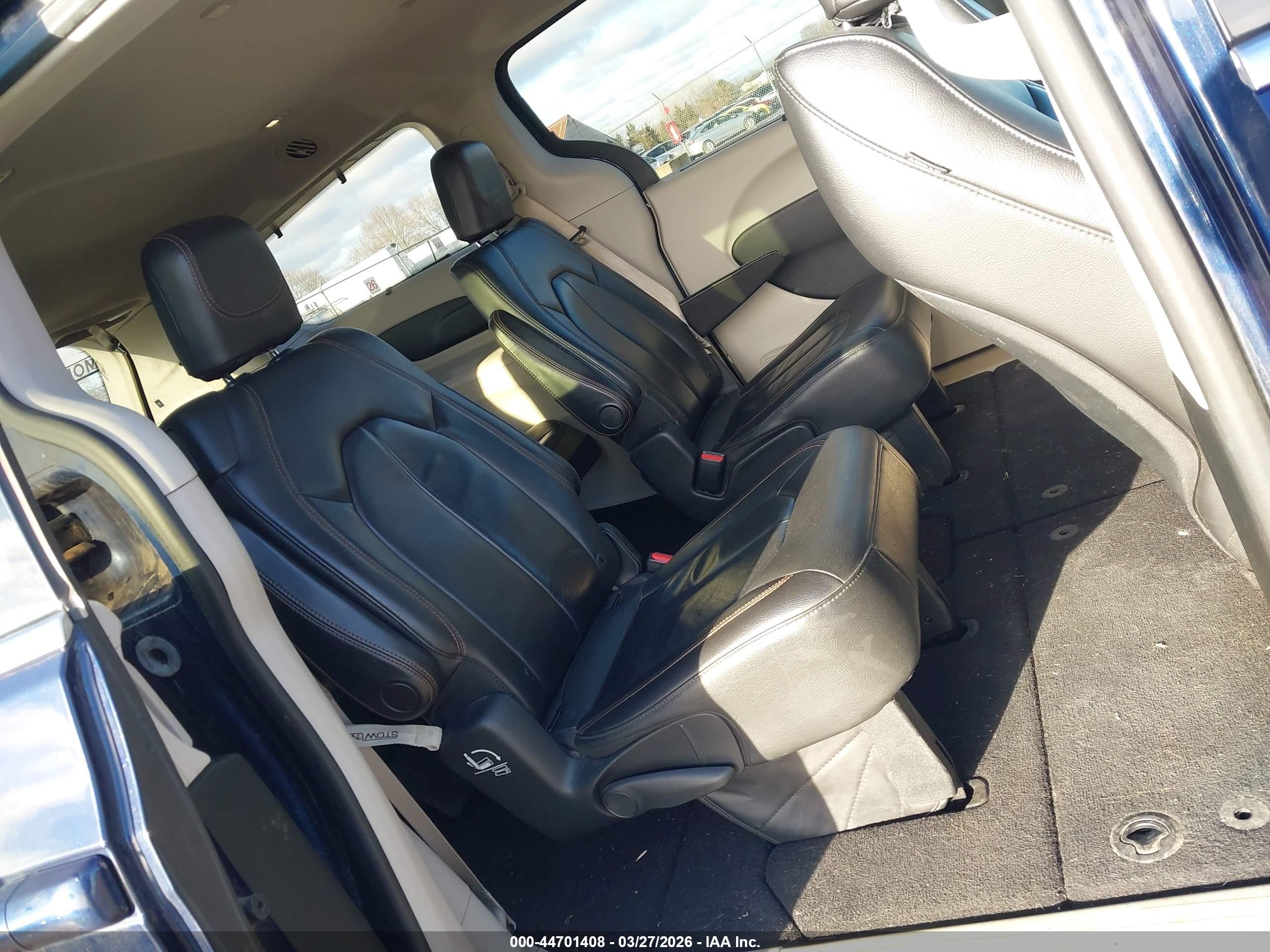 CHRYSLER PACIFICA image 8