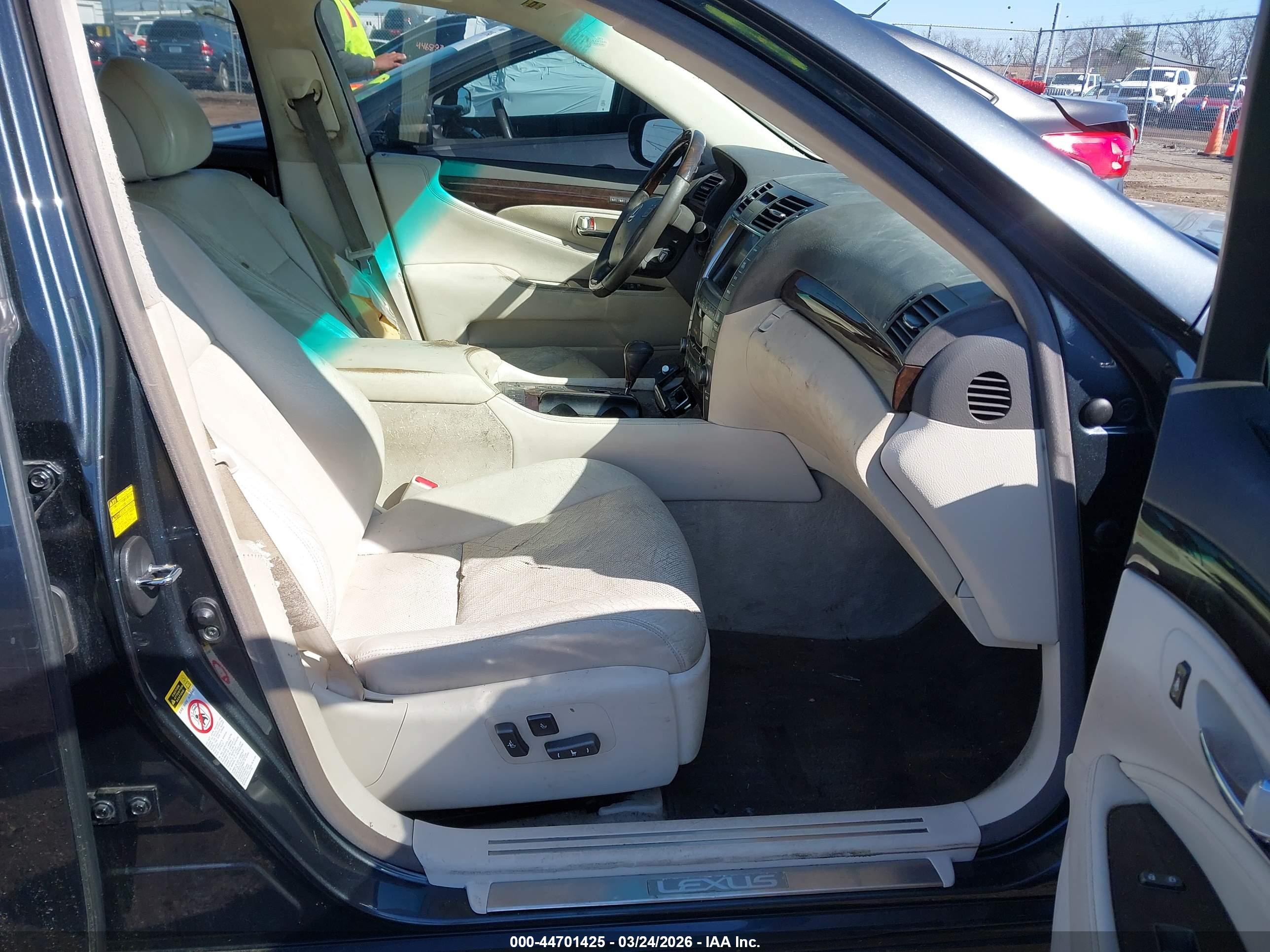 LEXUS LS image 5