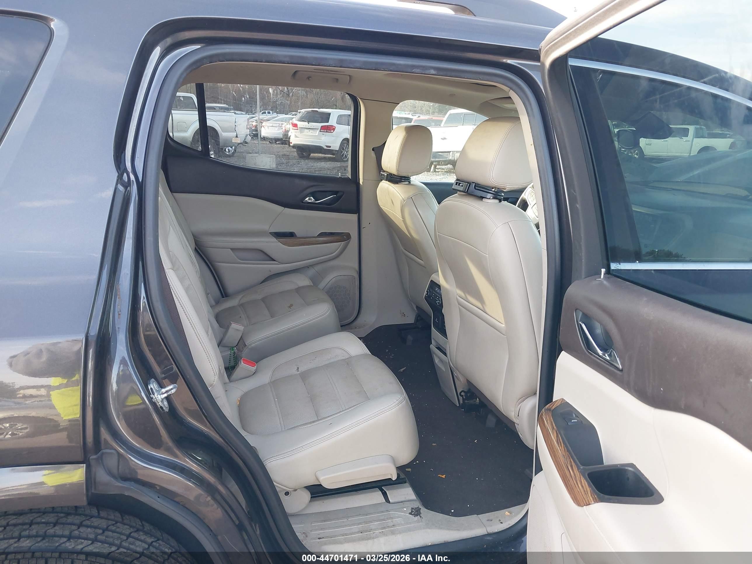 GMC ACADIA image 8