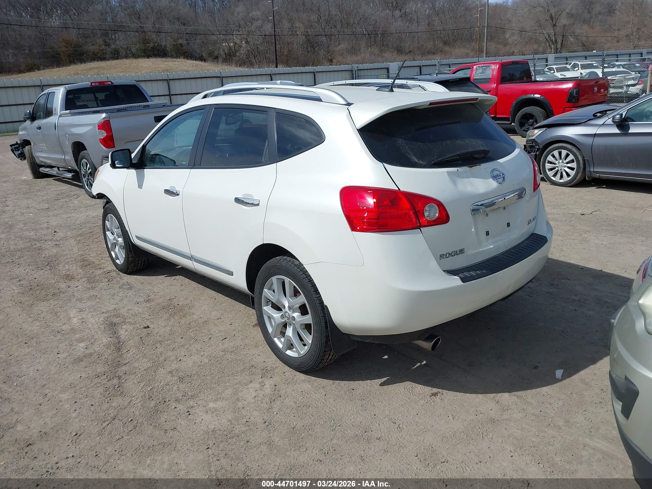 NISSAN ROGUE image 3