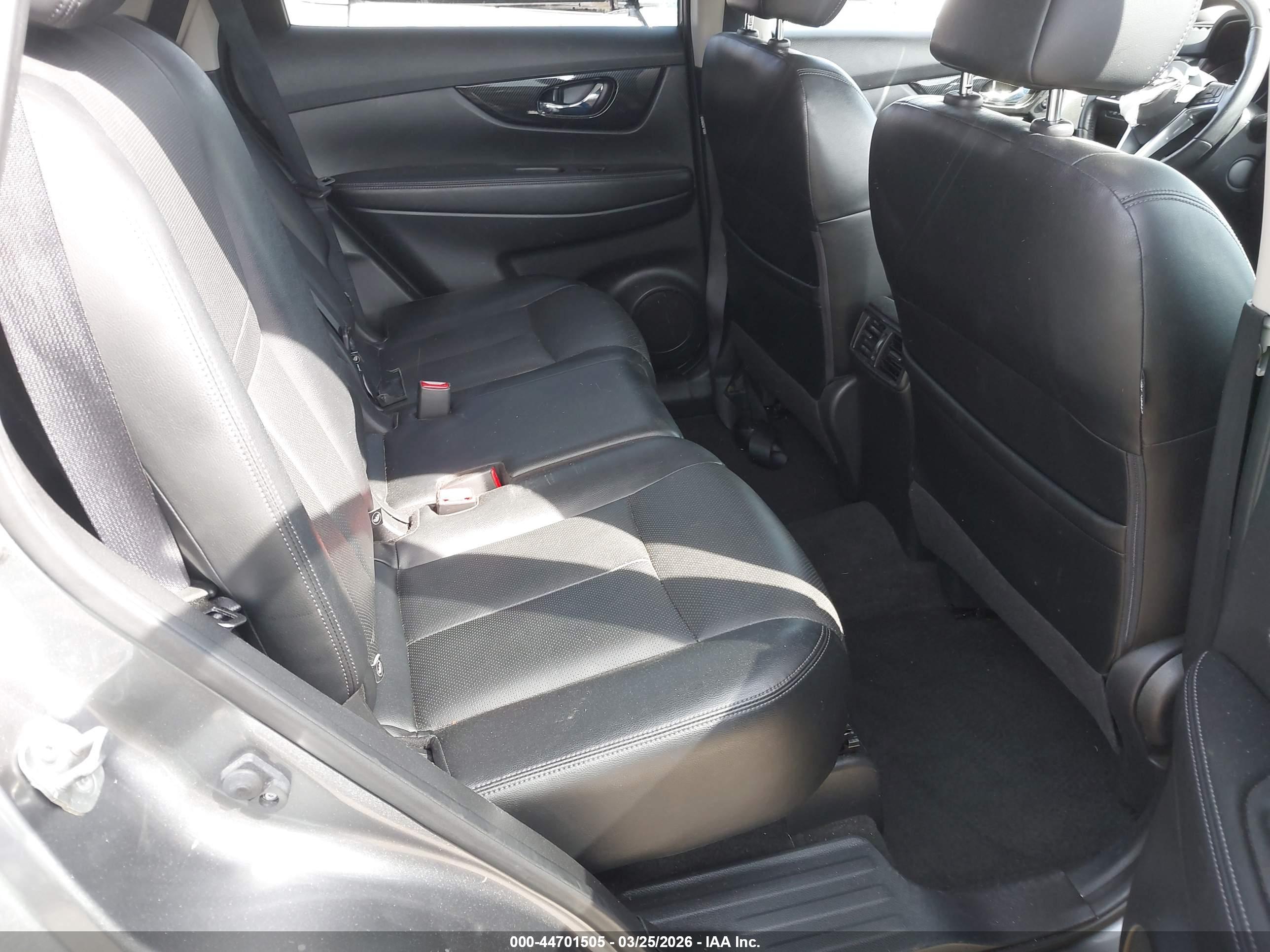 NISSAN ROGUE image 8